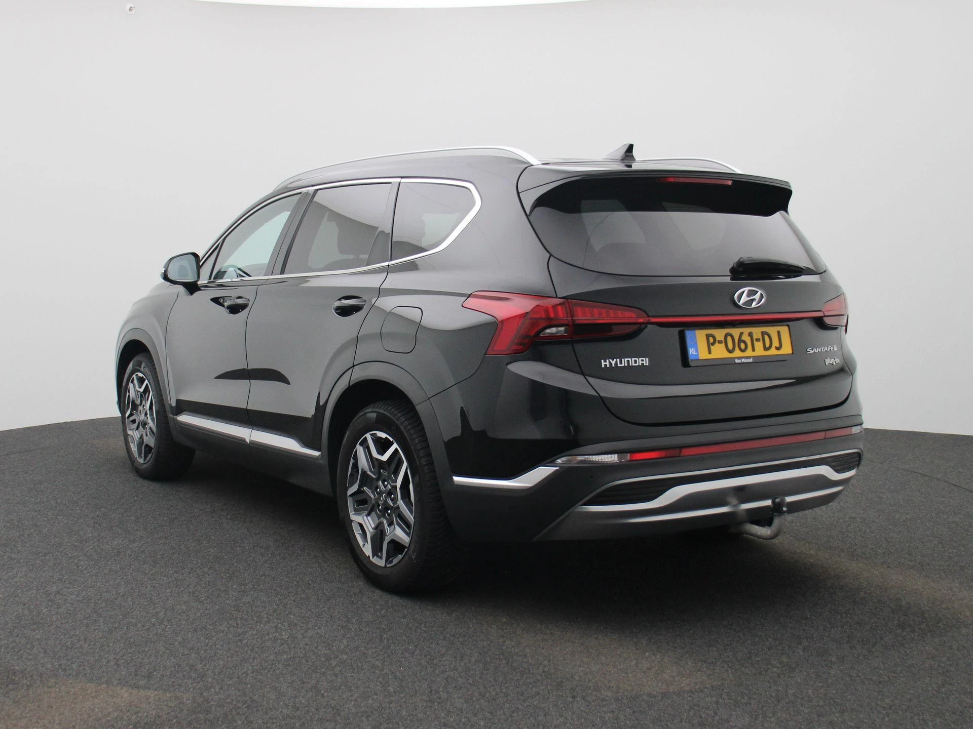 Hyundai-Santa Fe-image-2