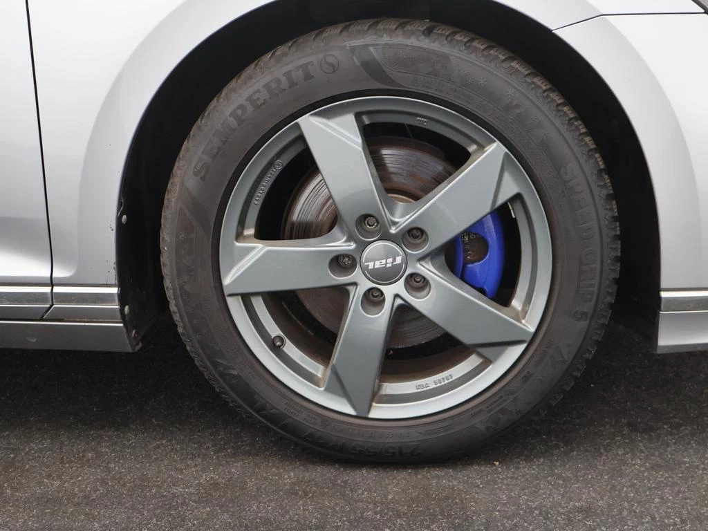 Volkswagen-Passat-image-9