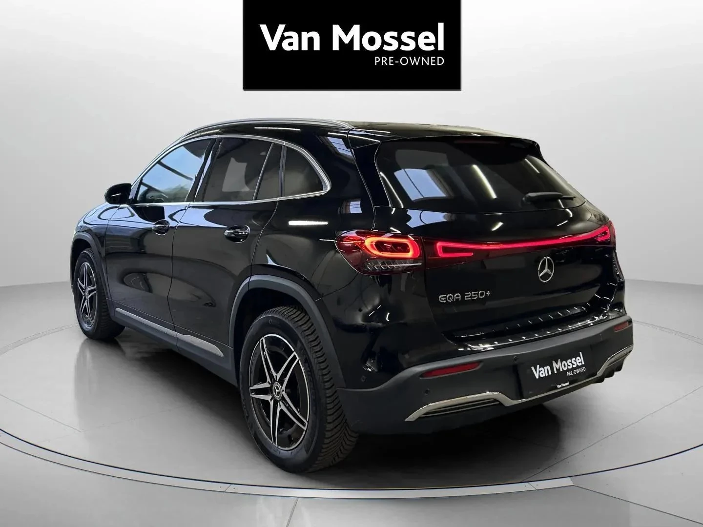 Mercedes-Benz-EQA-image-6