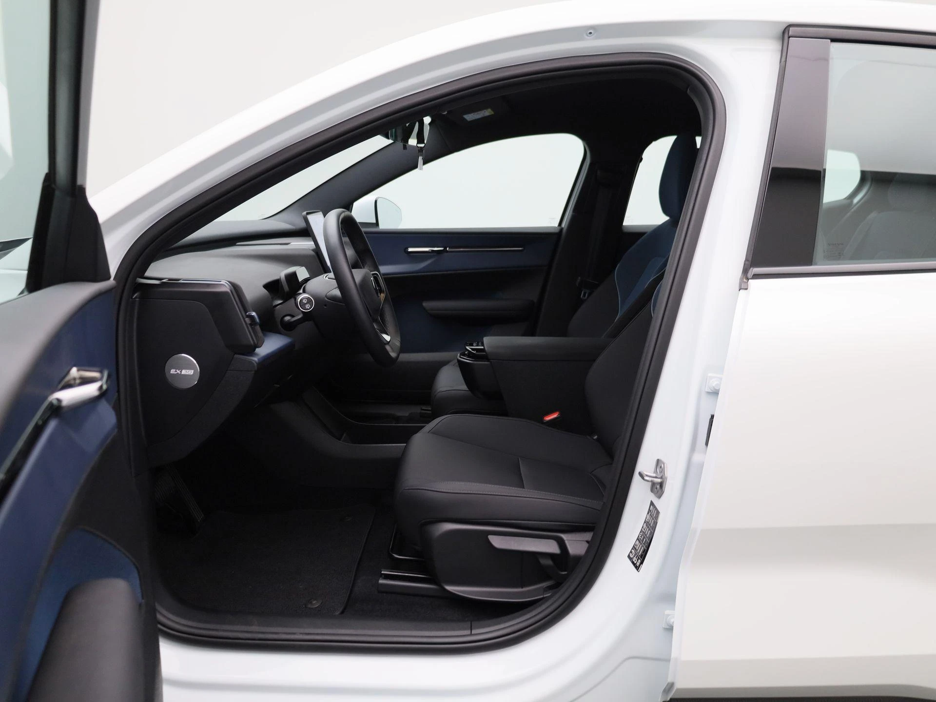 Volvo-EX30-image-8