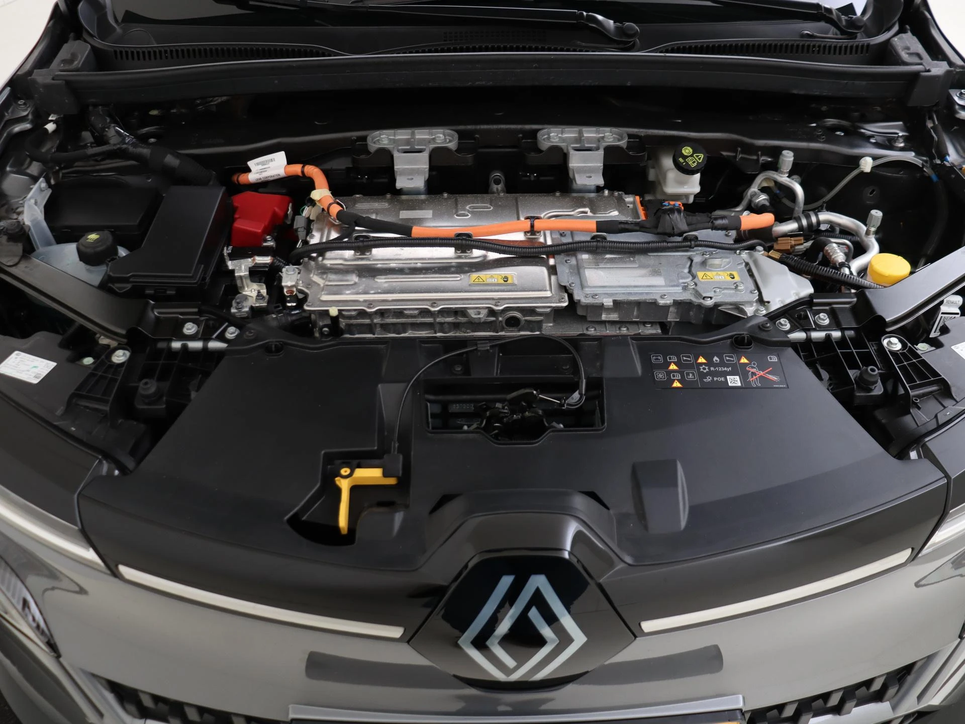 Renault-Megane E-Tech-image-10