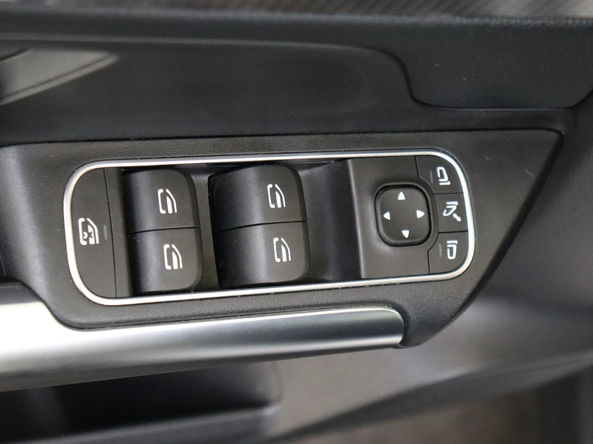 Mercedes-Benz-EQA-image-25
