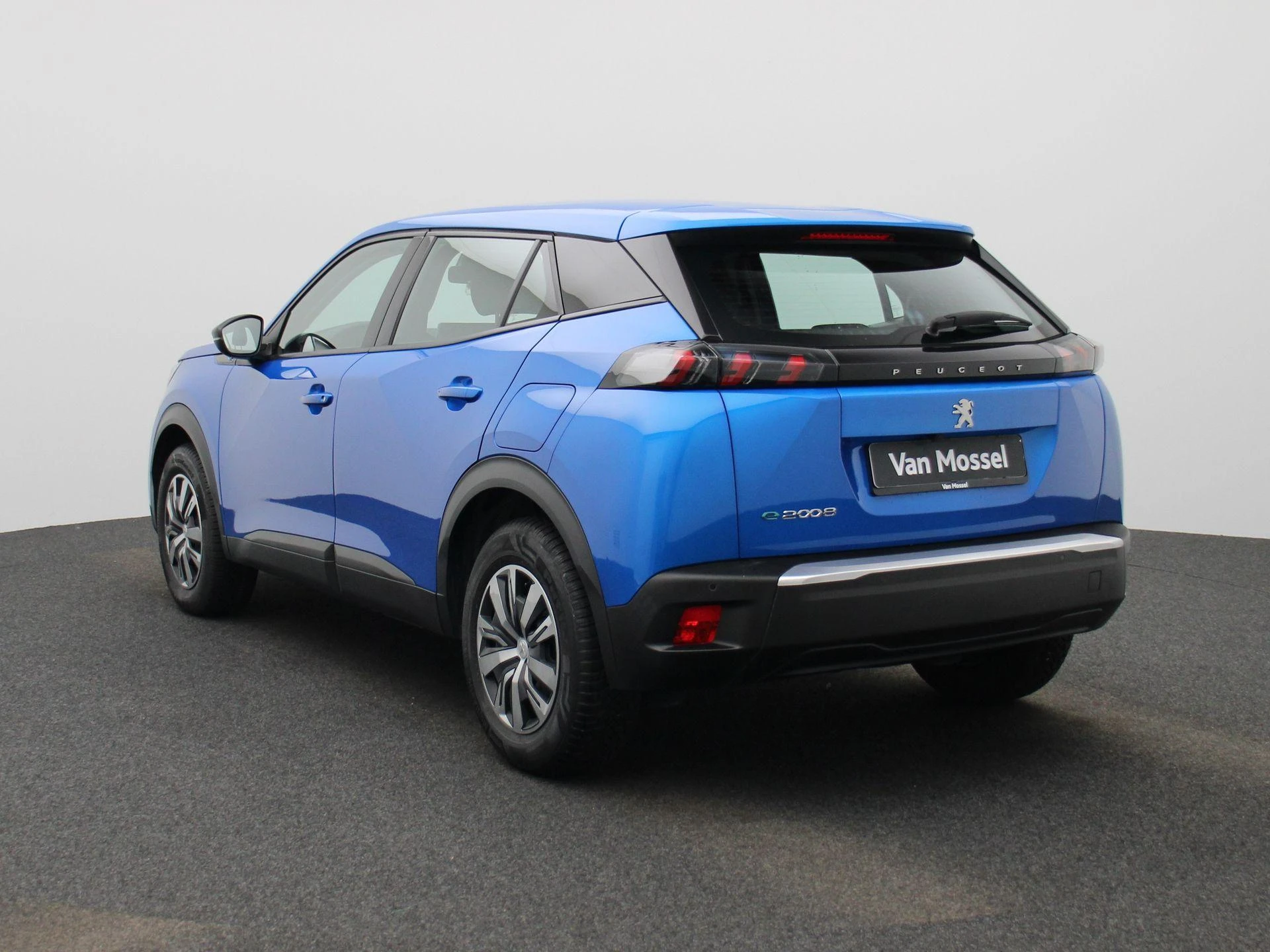 Peugeot-e-2008-image-1