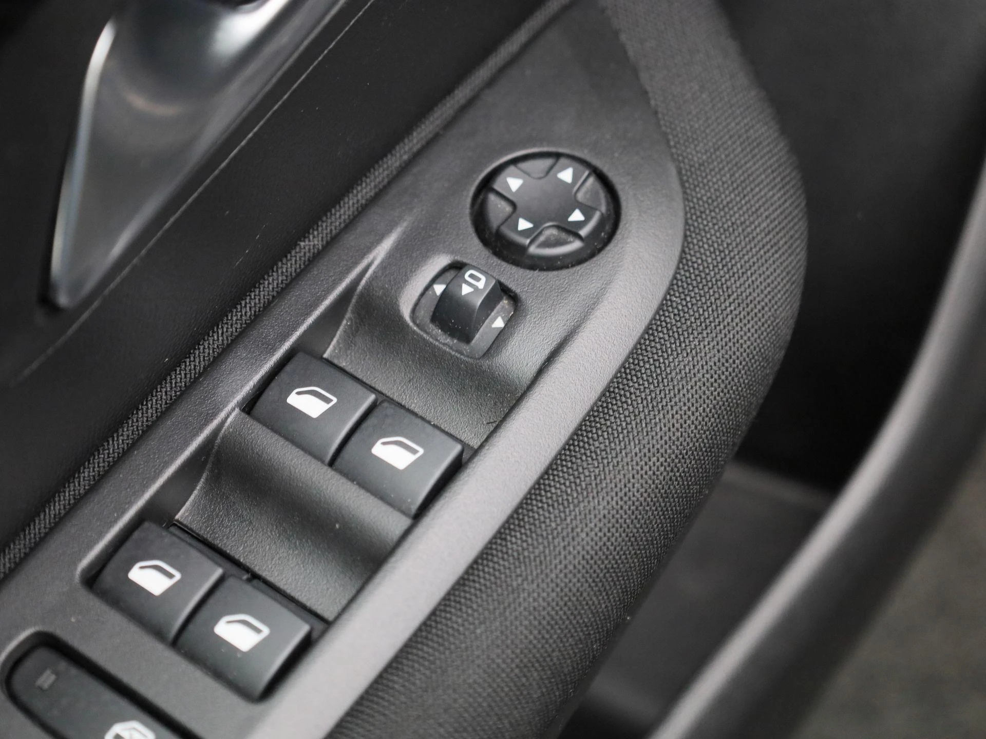 Peugeot-208-image-27
