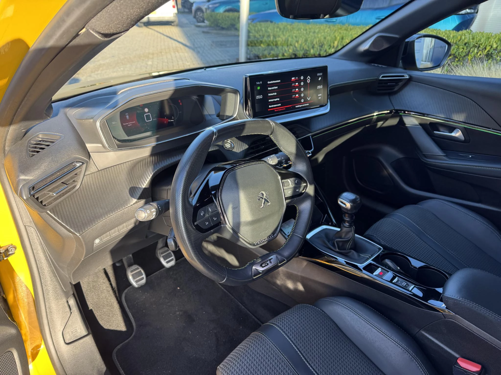 Peugeot-208-image-18