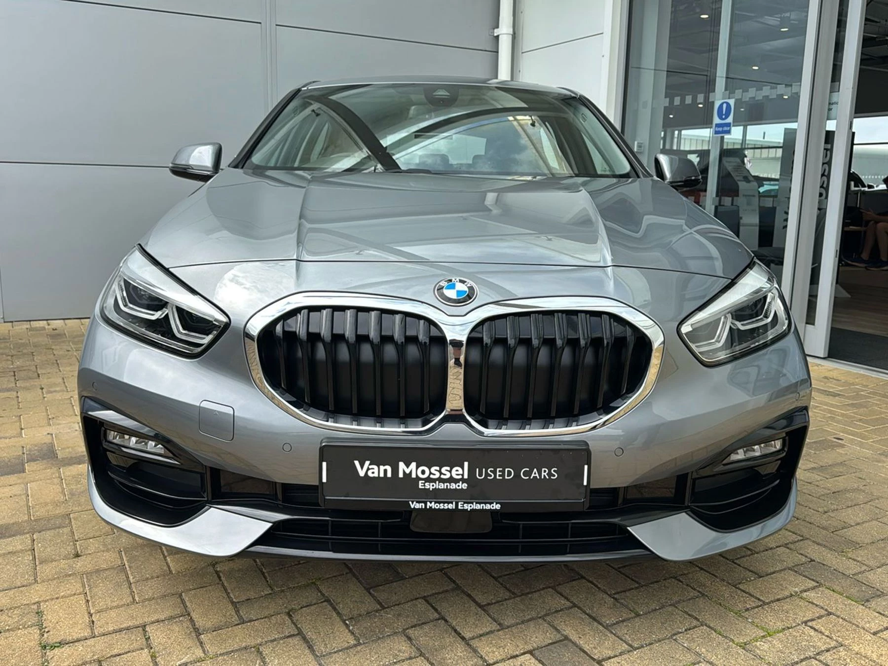 BMW-1 Series-image-6