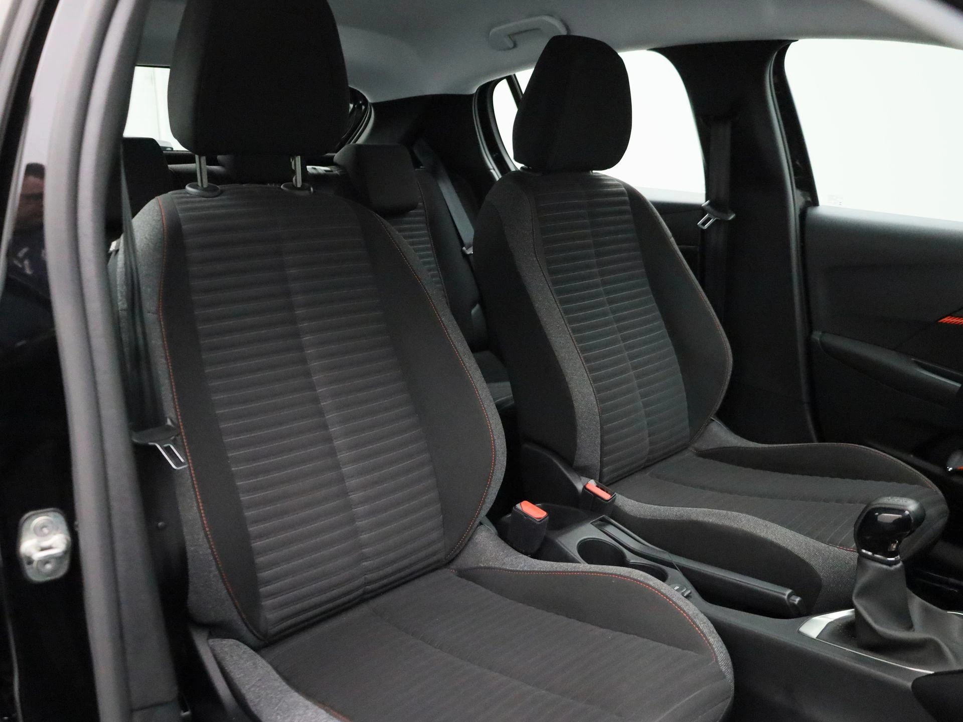 Peugeot-208-image-27