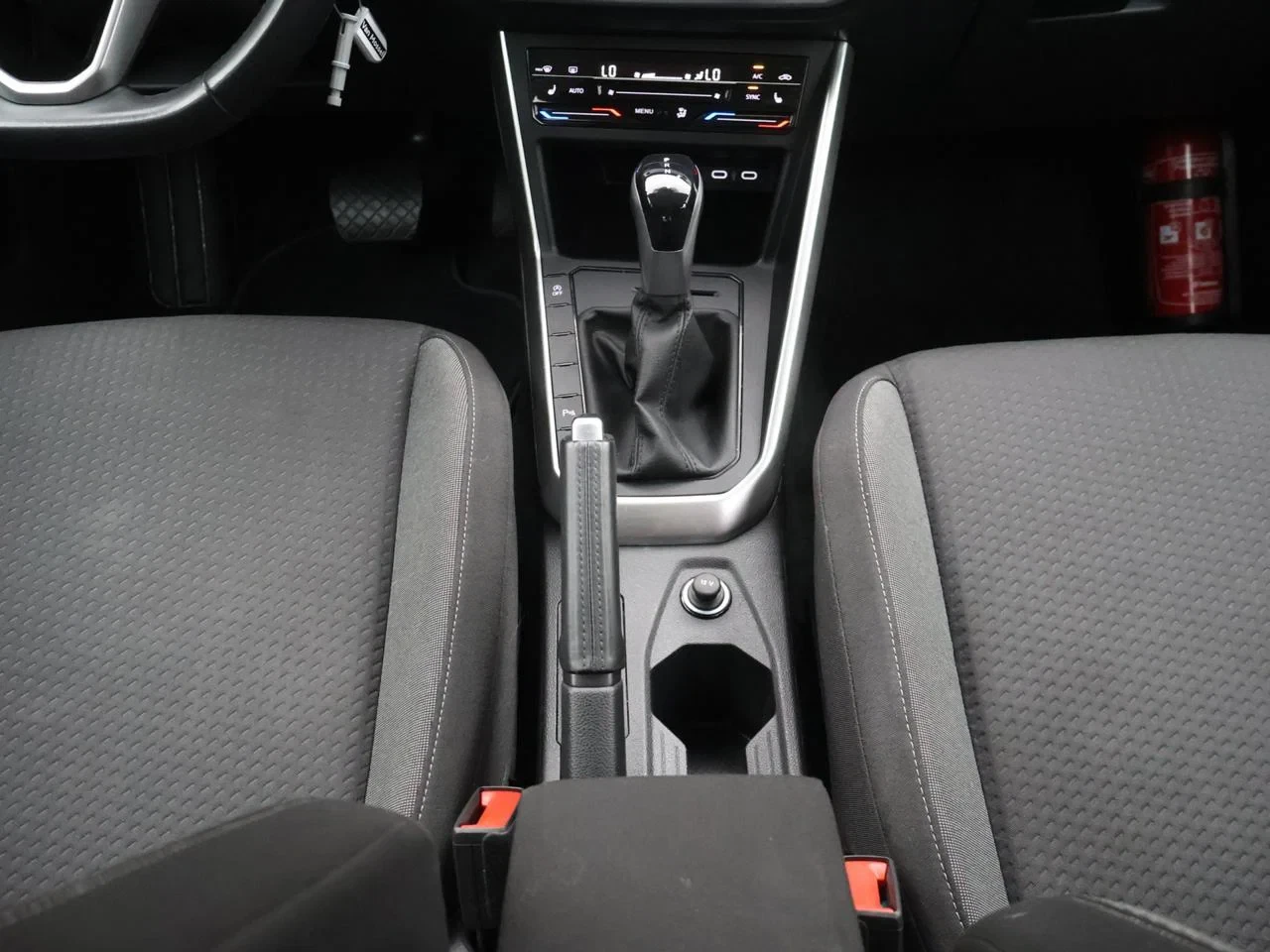 Volkswagen-Polo-image-18