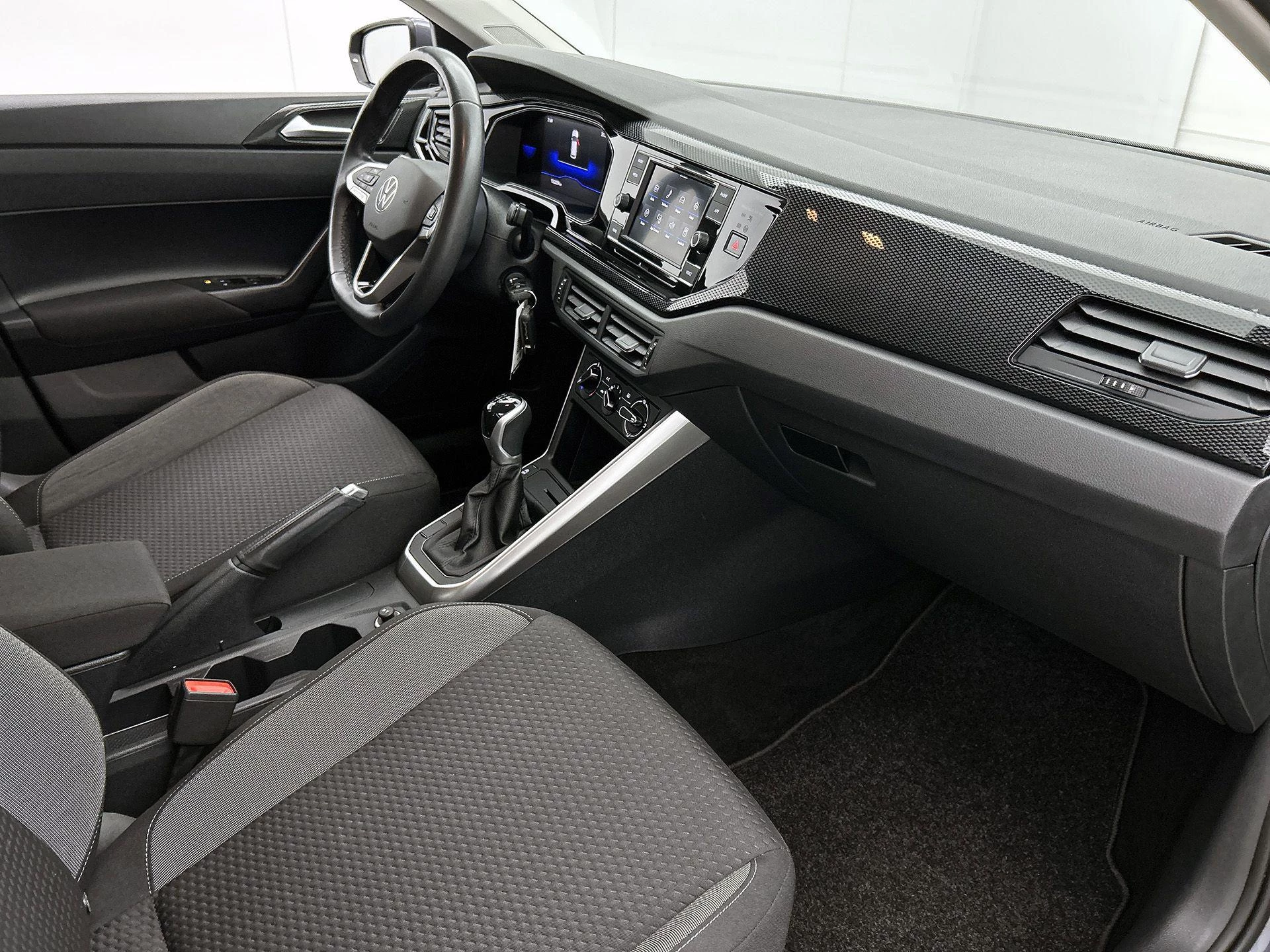 Volkswagen-Polo-image-19