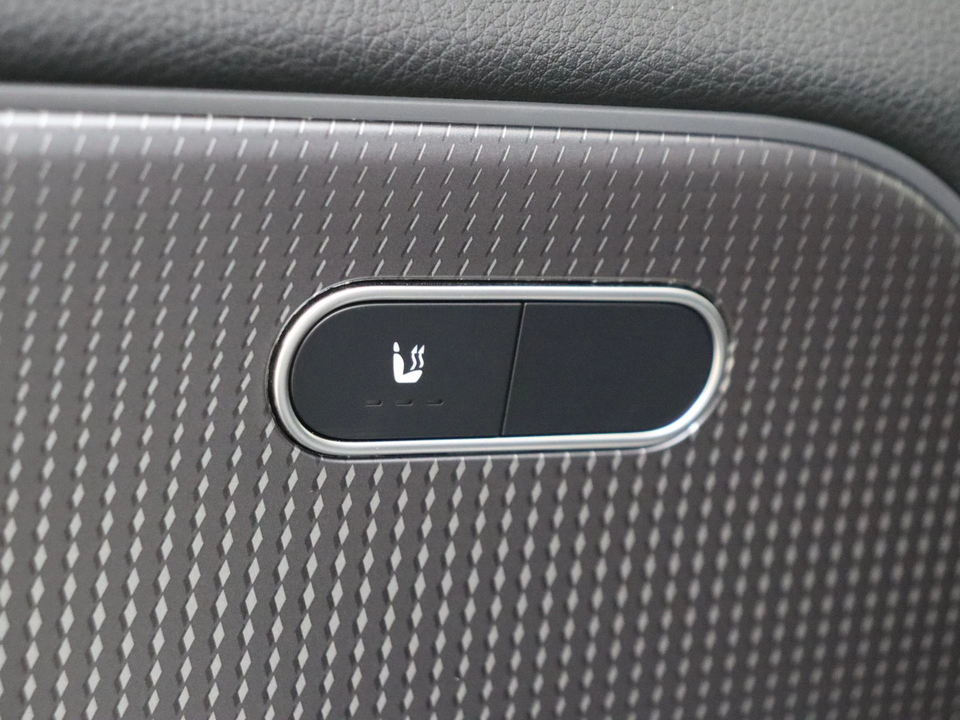 Mercedes-Benz-EQA-image-27