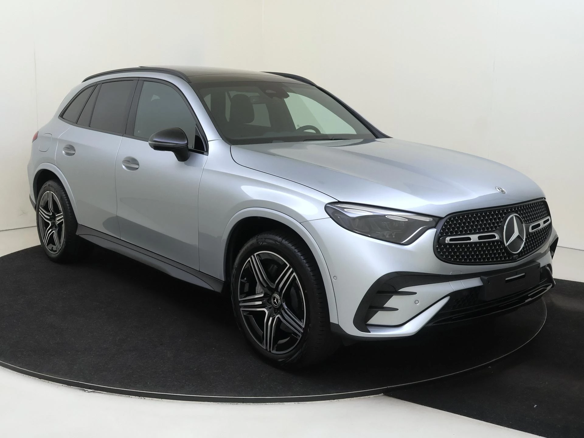Mercedes-Benz-GLC-image-1