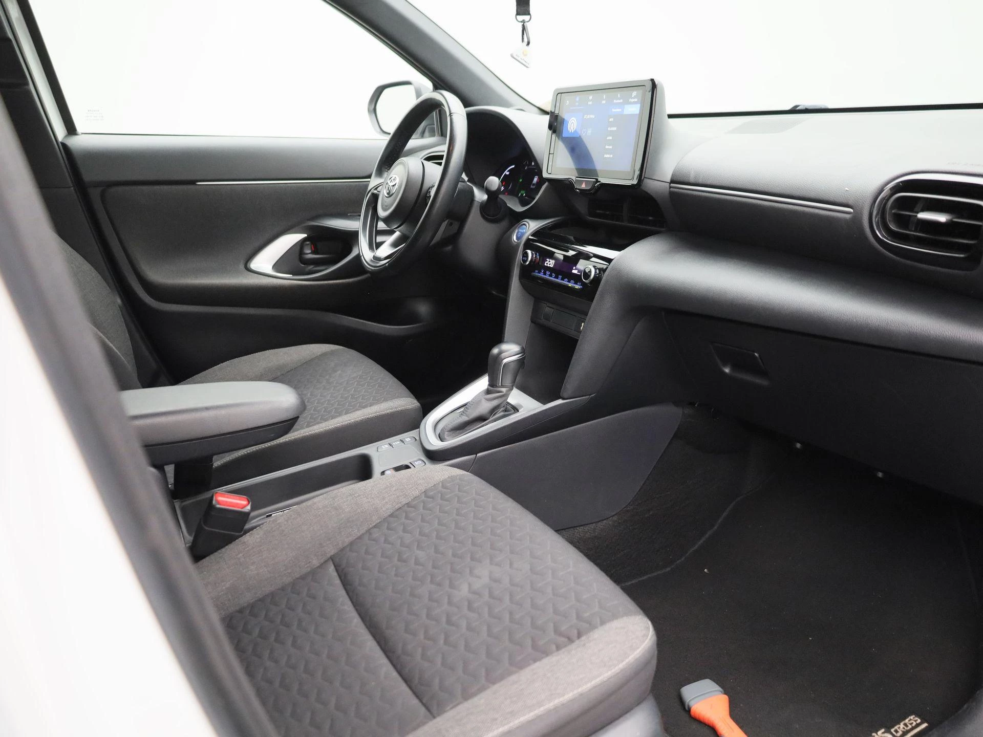Toyota-Yaris Cross-image-36