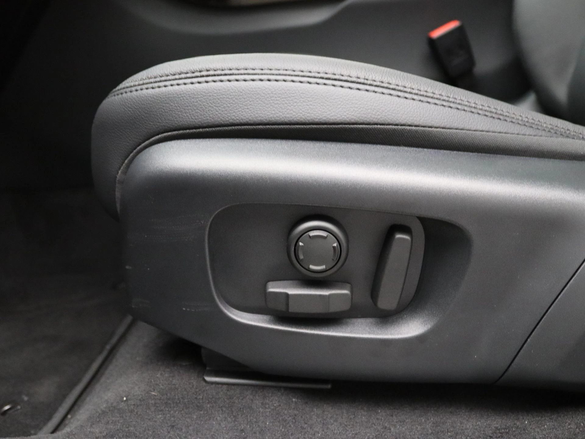 Land Rover-Range Rover Evoque-image-30