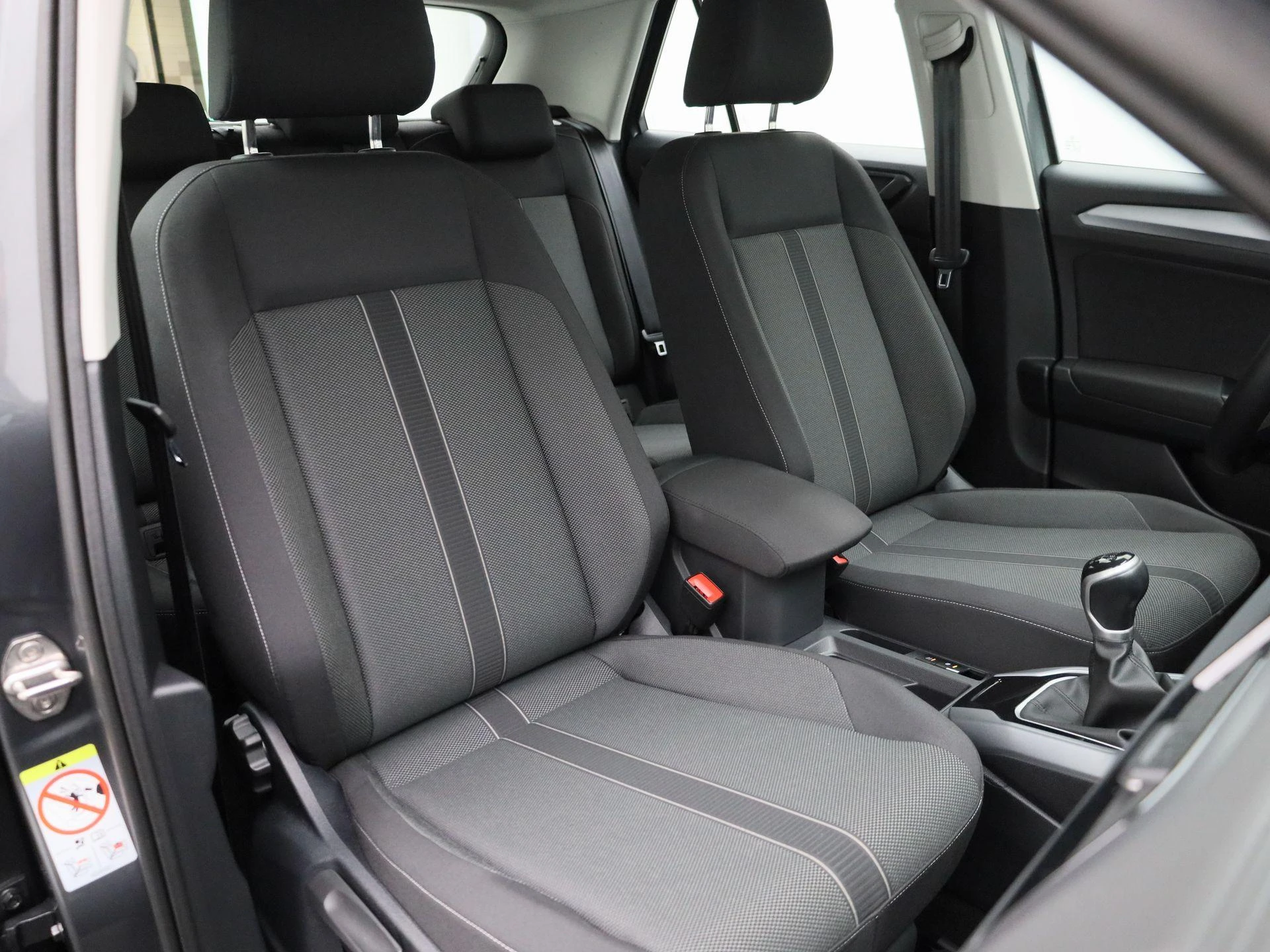Volkswagen-T-Roc-image-35