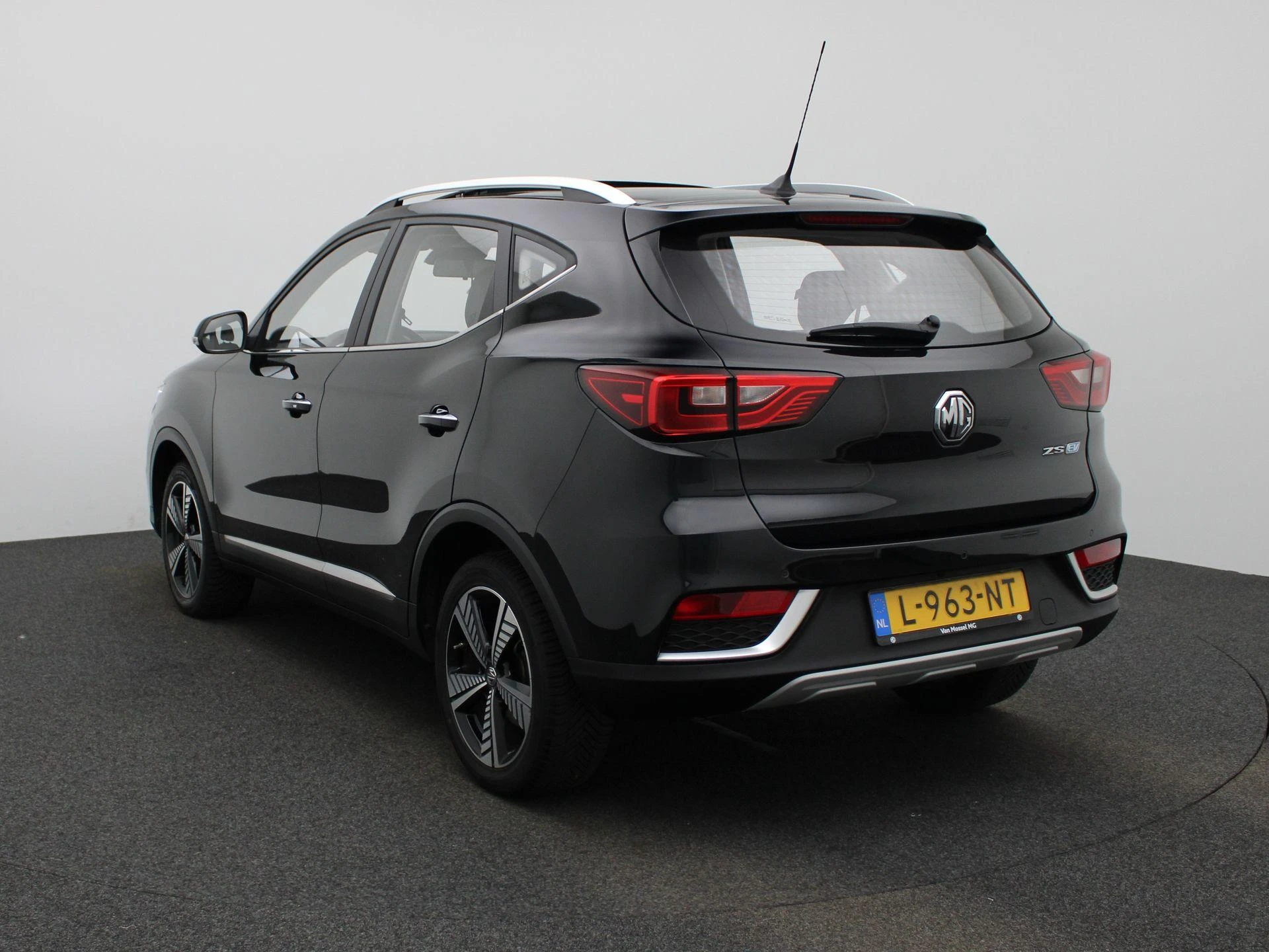 MG-ZS EV-image-1