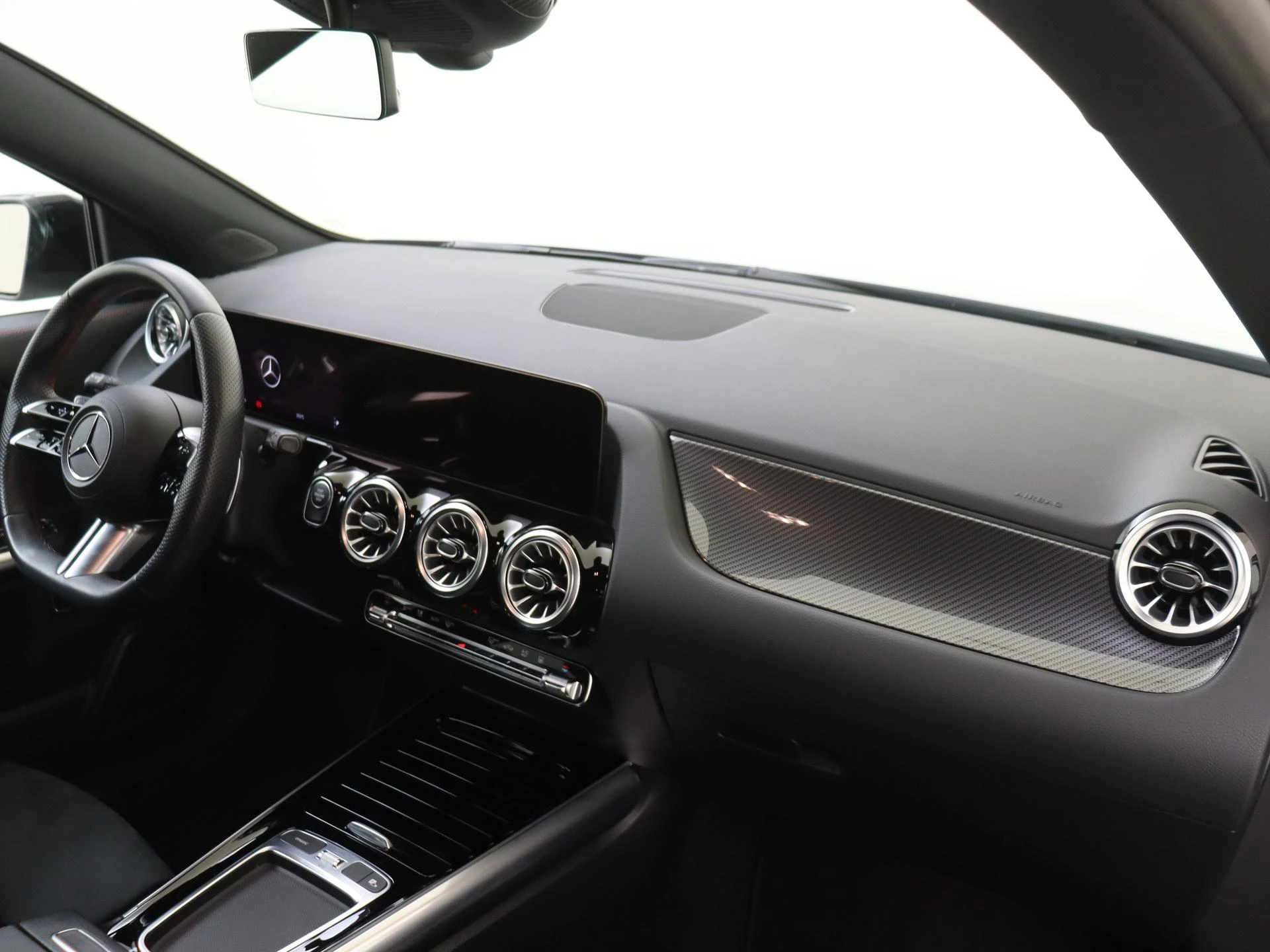 Mercedes-Benz-GLA-image-4