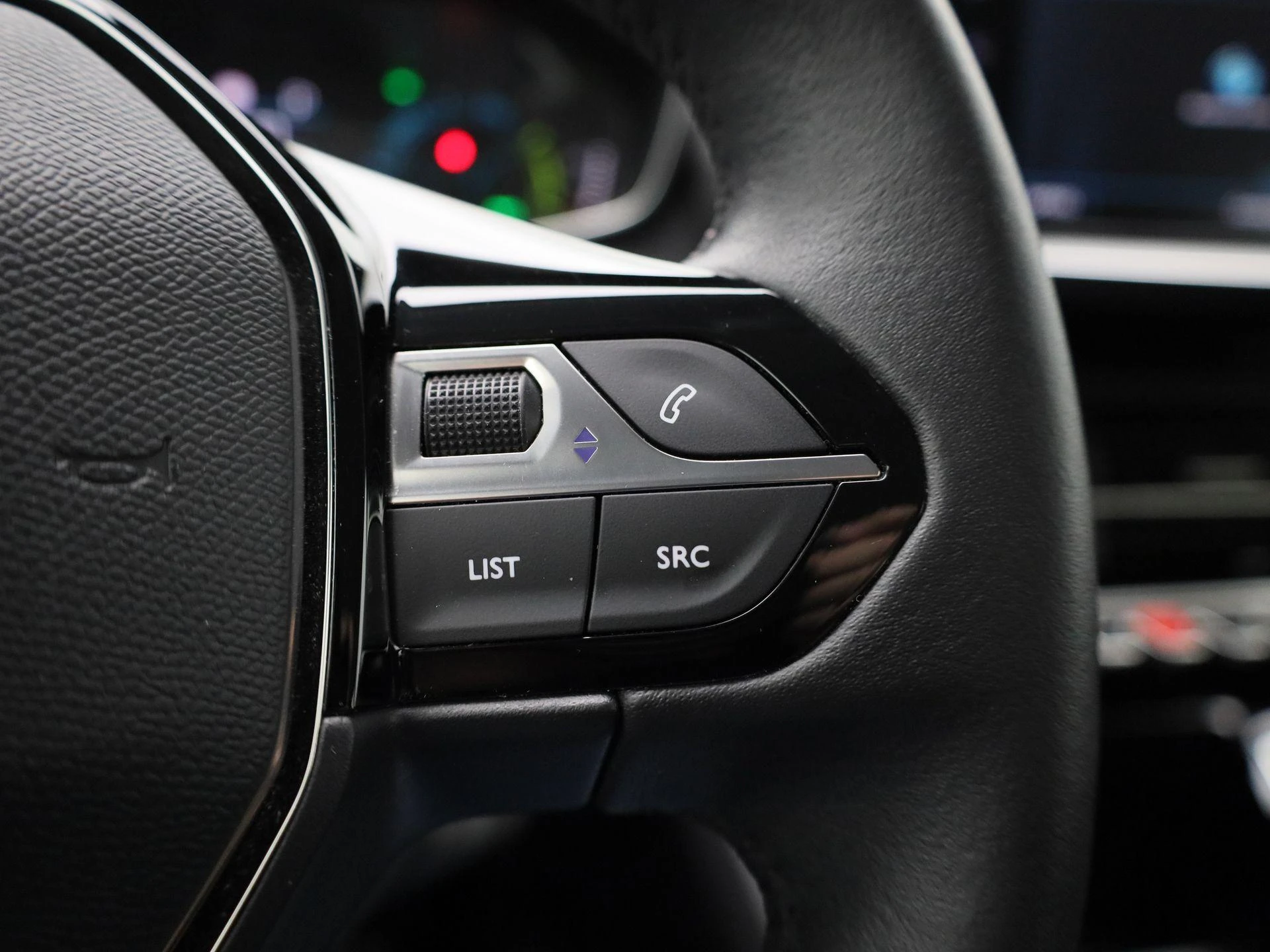 Peugeot-e-208-image-18