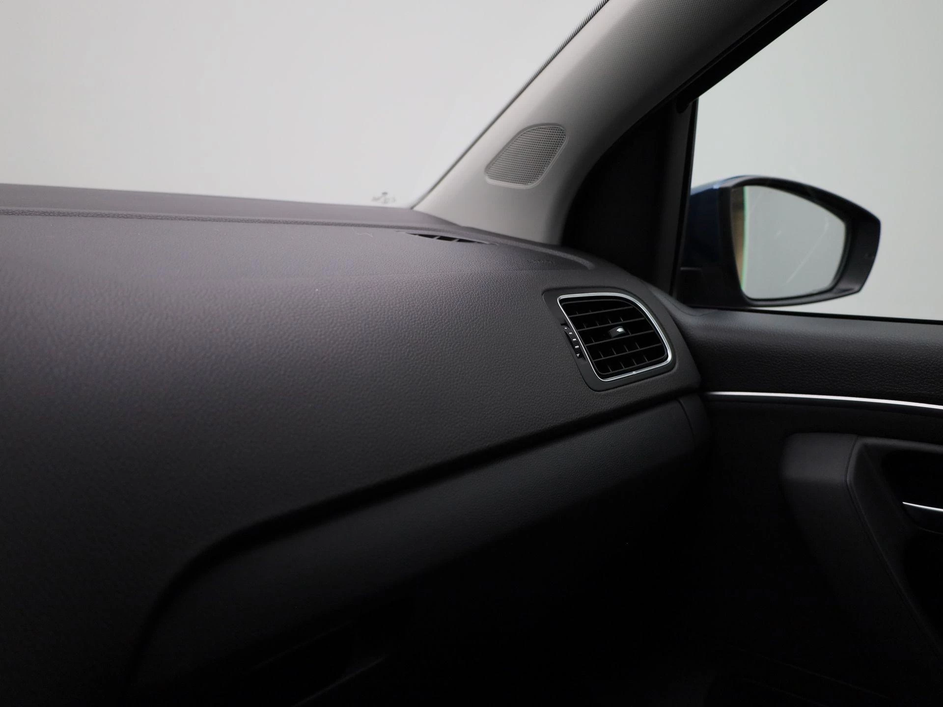 Volkswagen-Polo-image-25