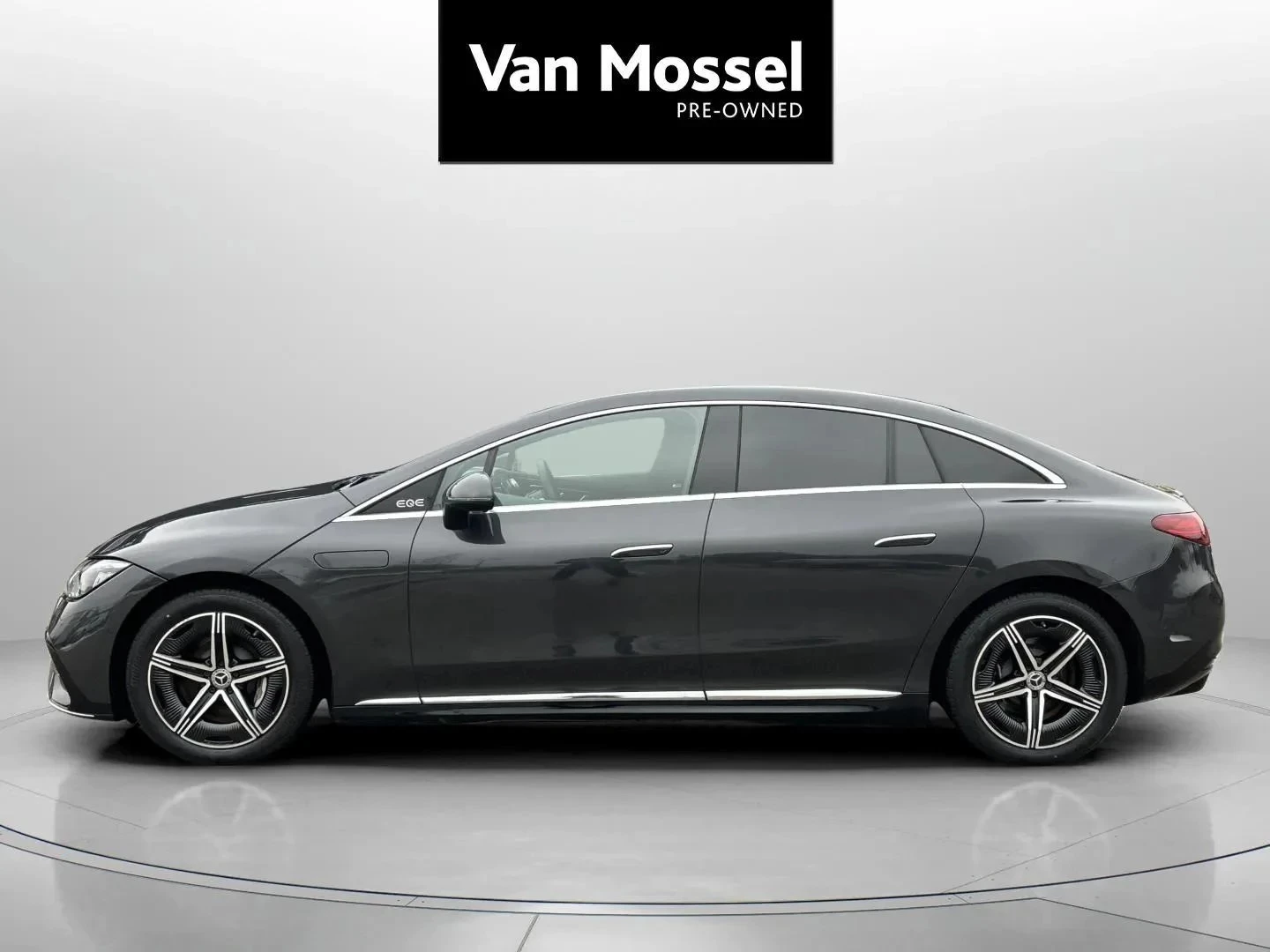 Mercedes-Benz-EQE-image-7