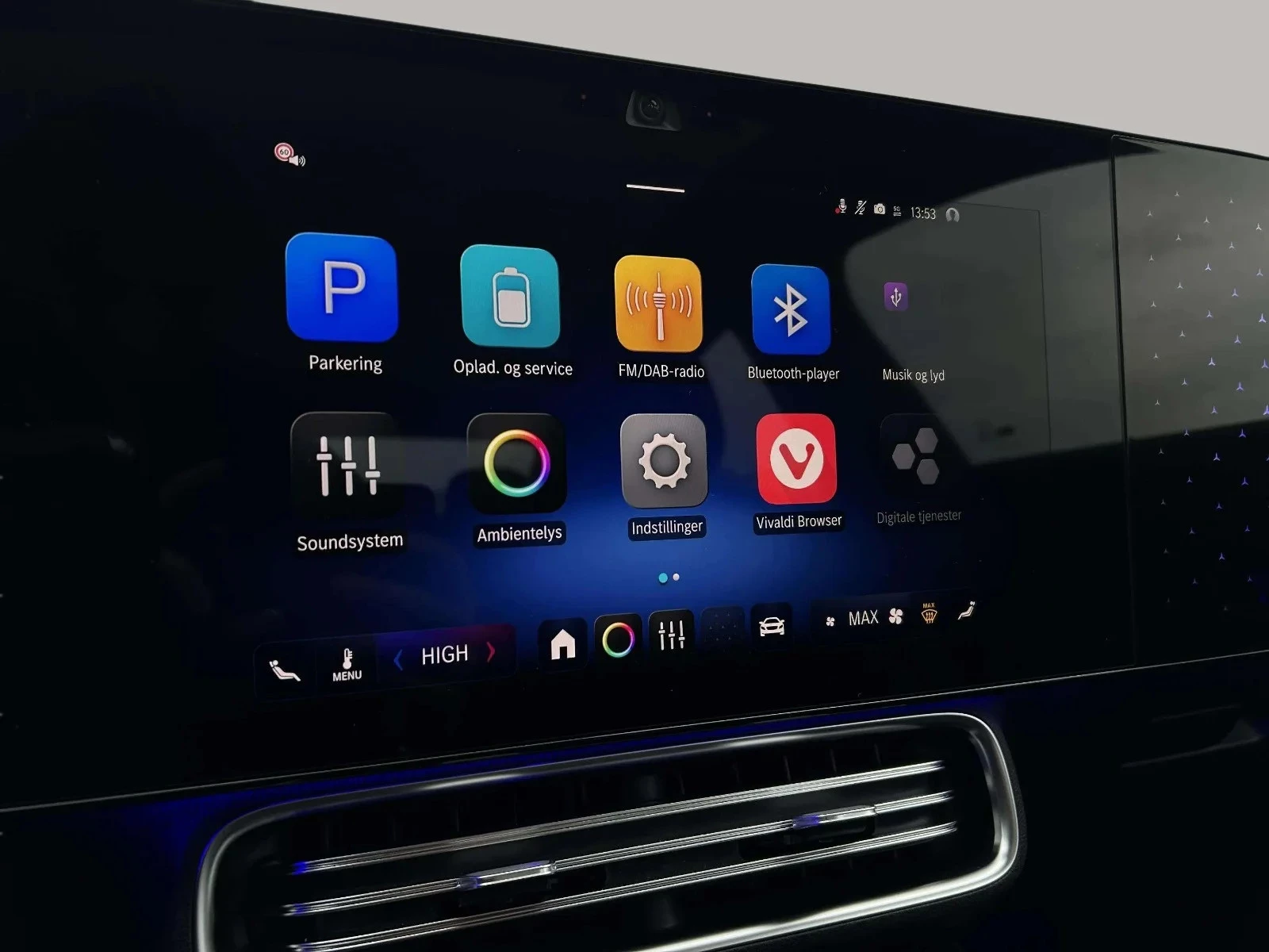 Mercedes-Benz-CLA-image-19