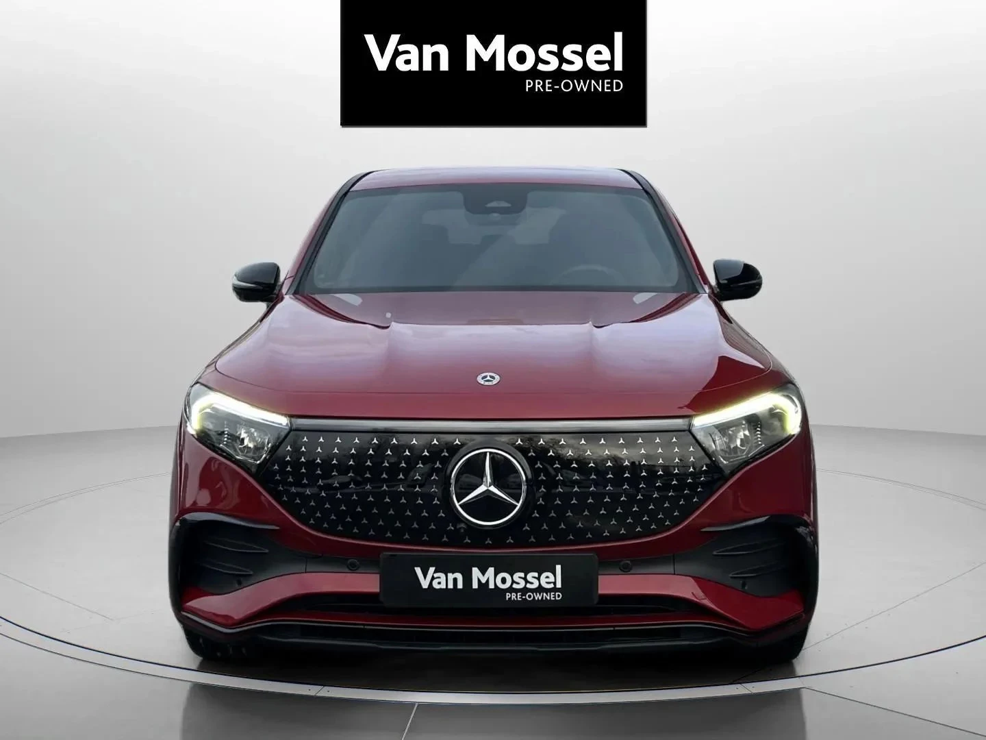 Mercedes-Benz-EQB-image-1