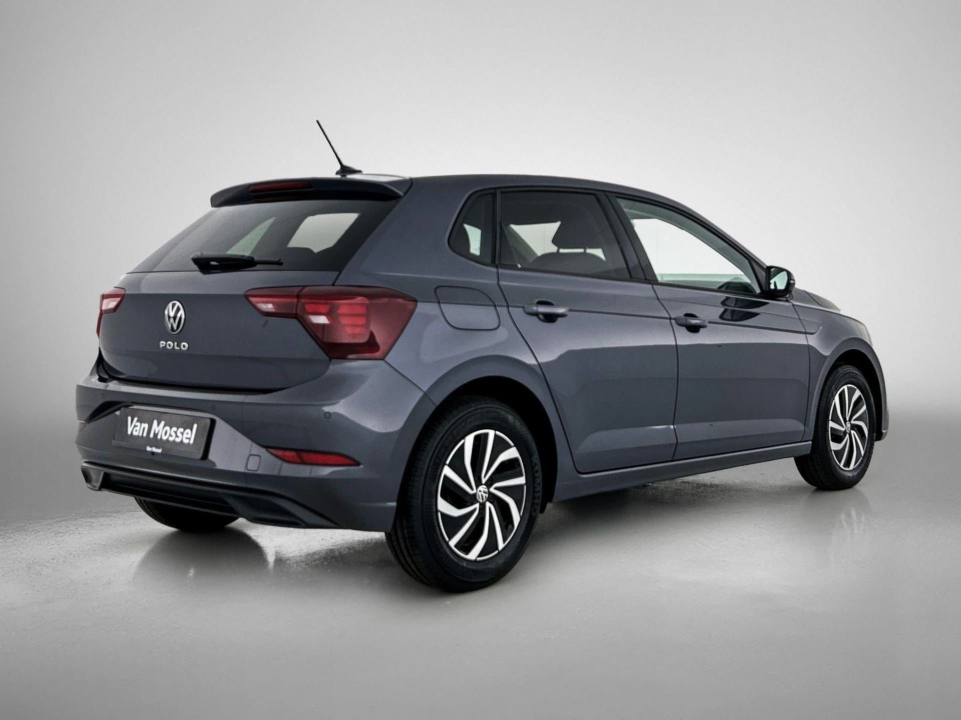 Volkswagen-Polo-image-3