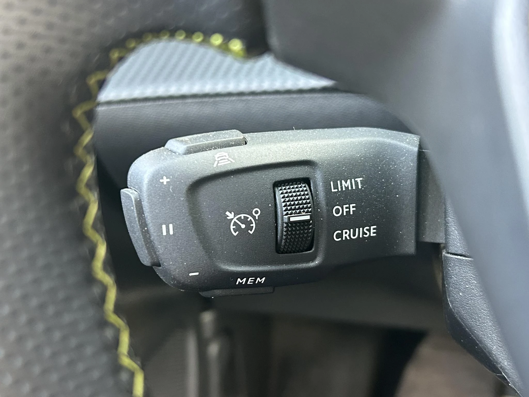 Peugeot-e-2008-image-19