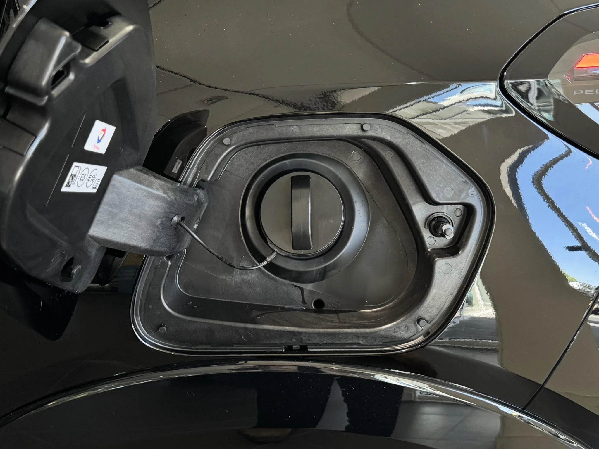 Peugeot-208-image-32