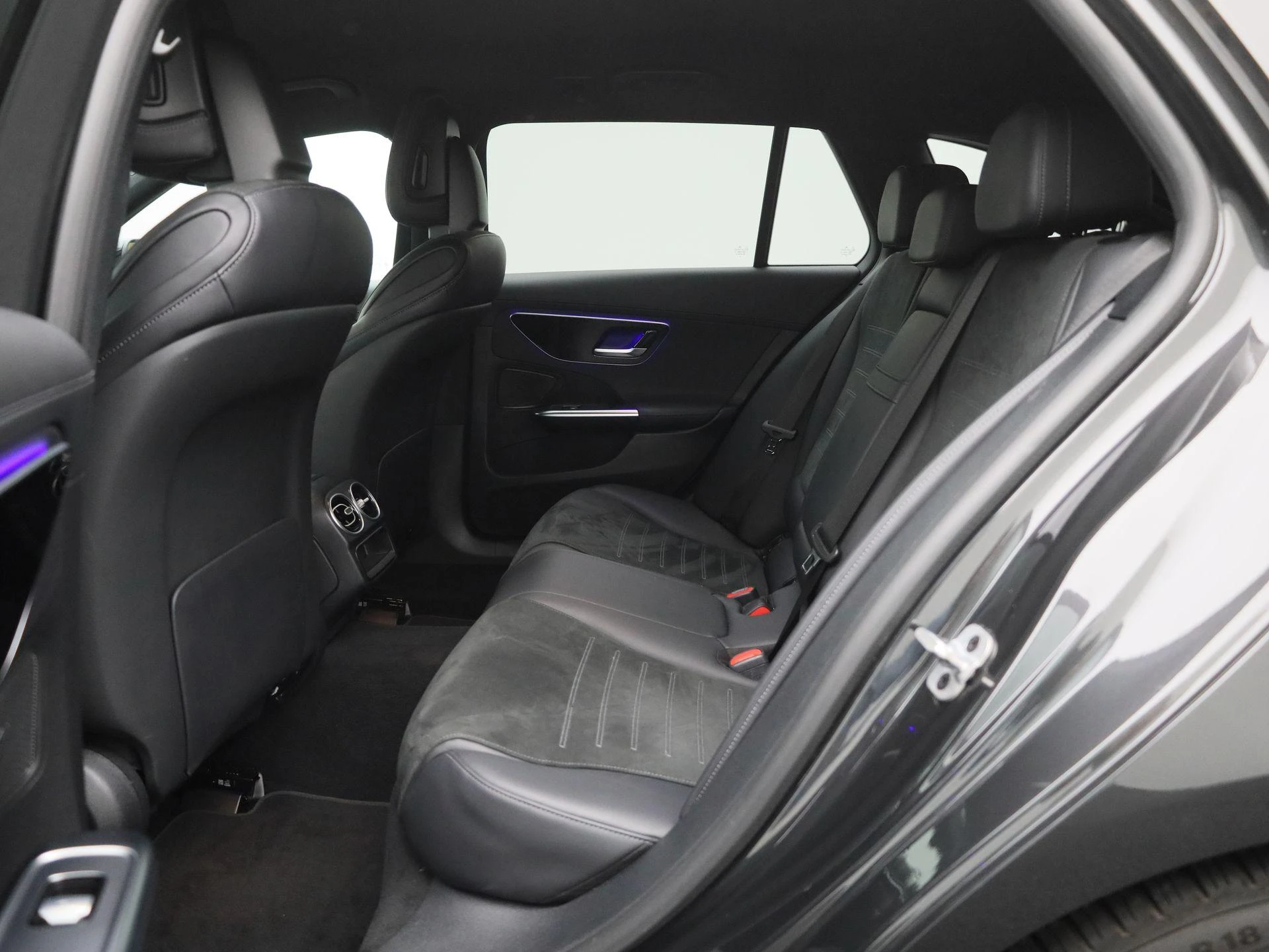 Mercedes-Benz-C-Klasse-image-10
