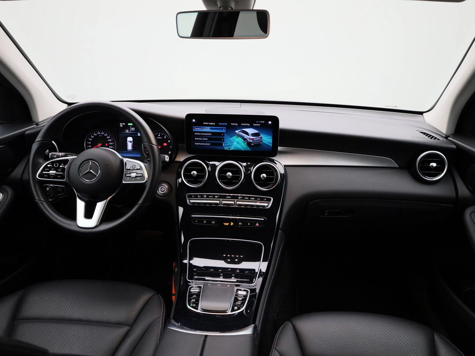 Mercedes-Benz-GLC-image-36