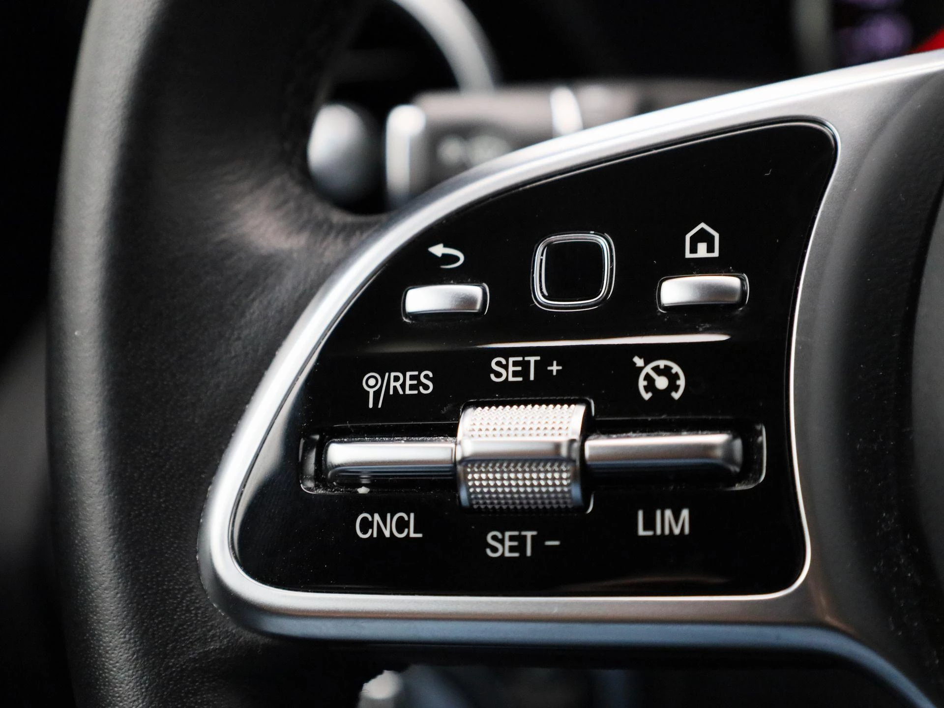 Mercedes-Benz-GLC-image-18