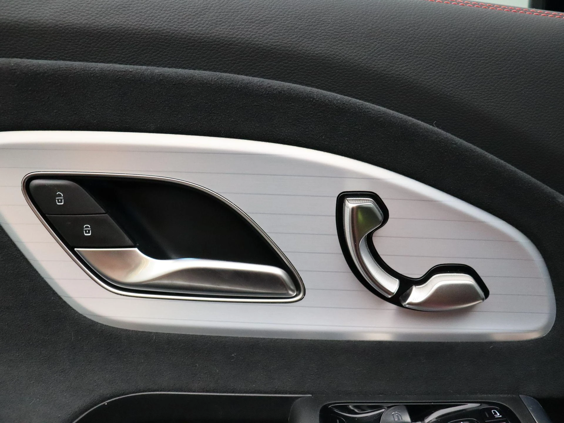 Mercedes-Benz-CLA-image-8