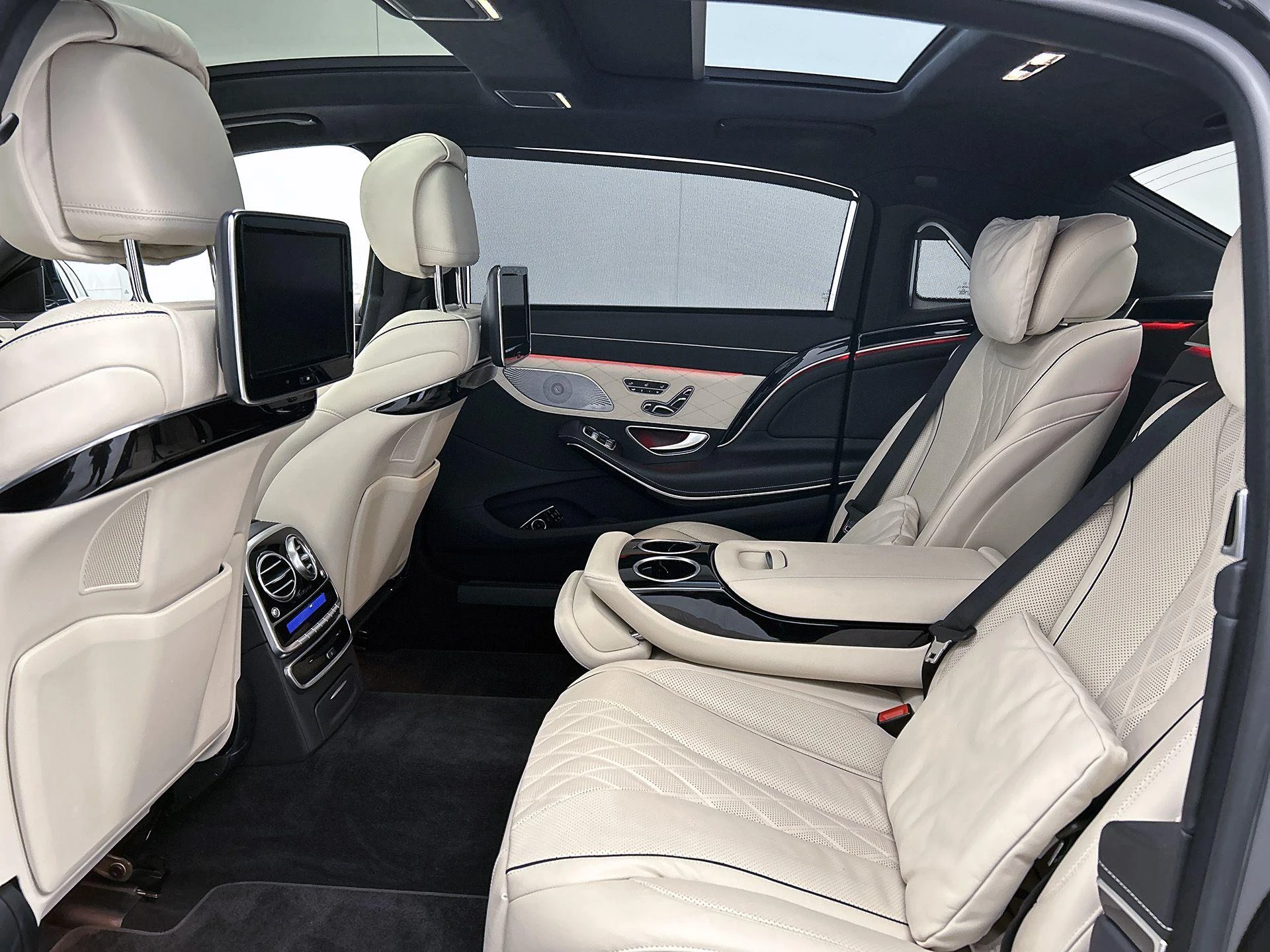 Mercedes-Benz-S-Klasse-image-26