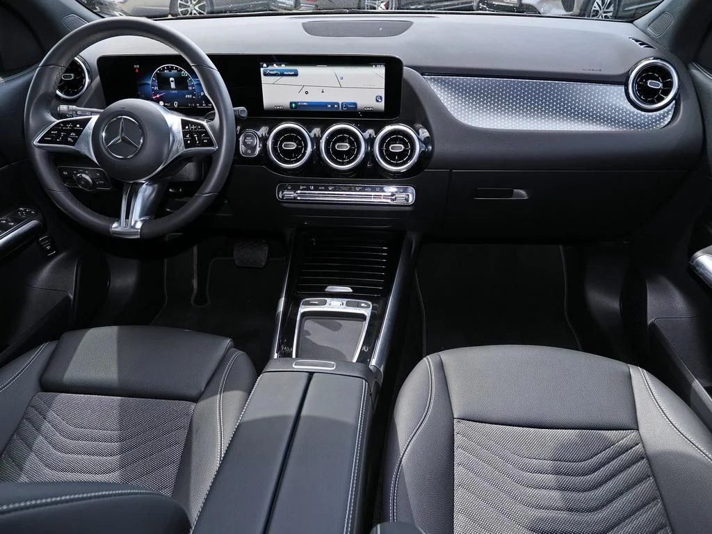 Mercedes-Benz-GLA 200 d-image-13