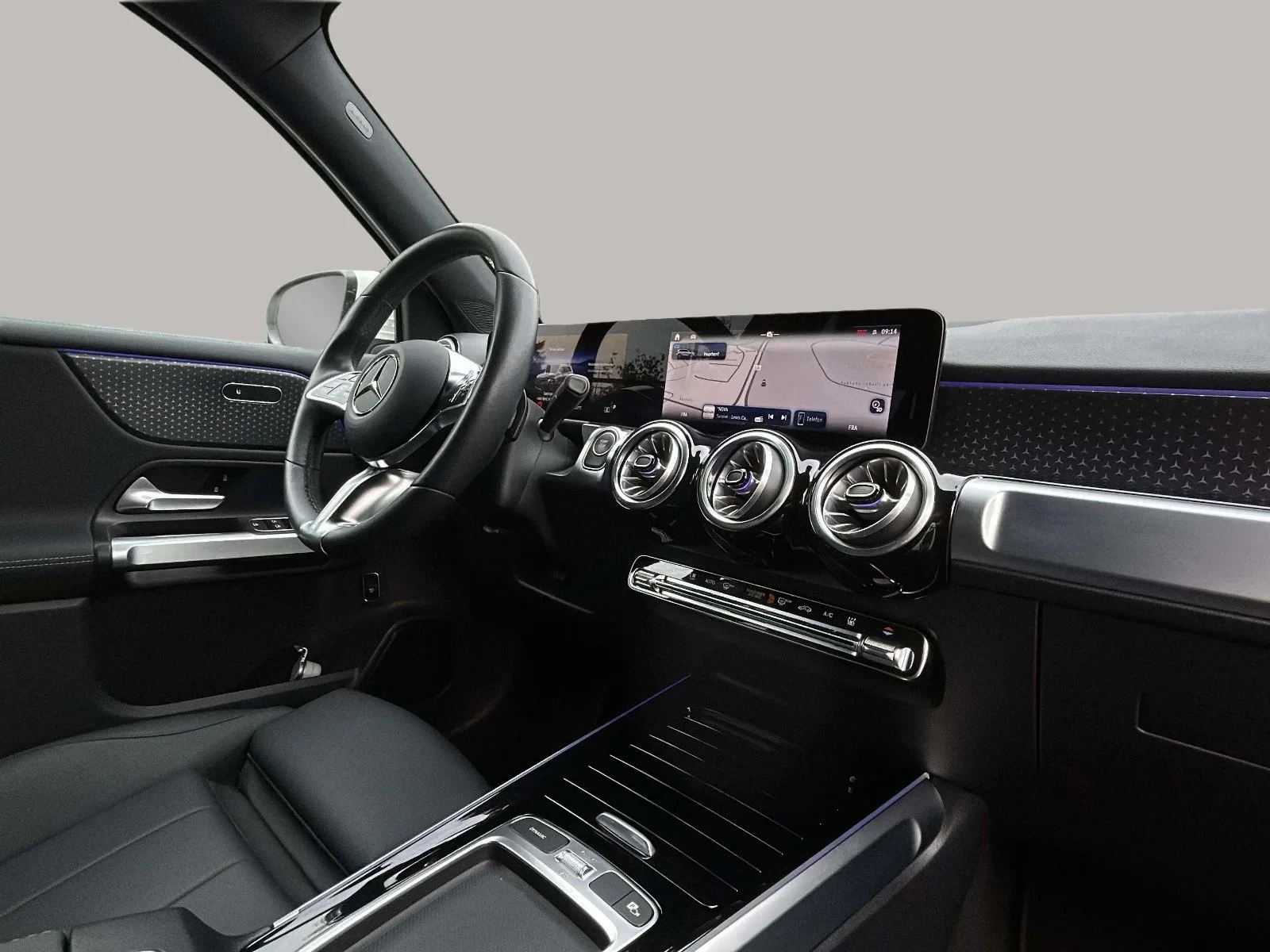 Mercedes-Benz-EQB-image-14