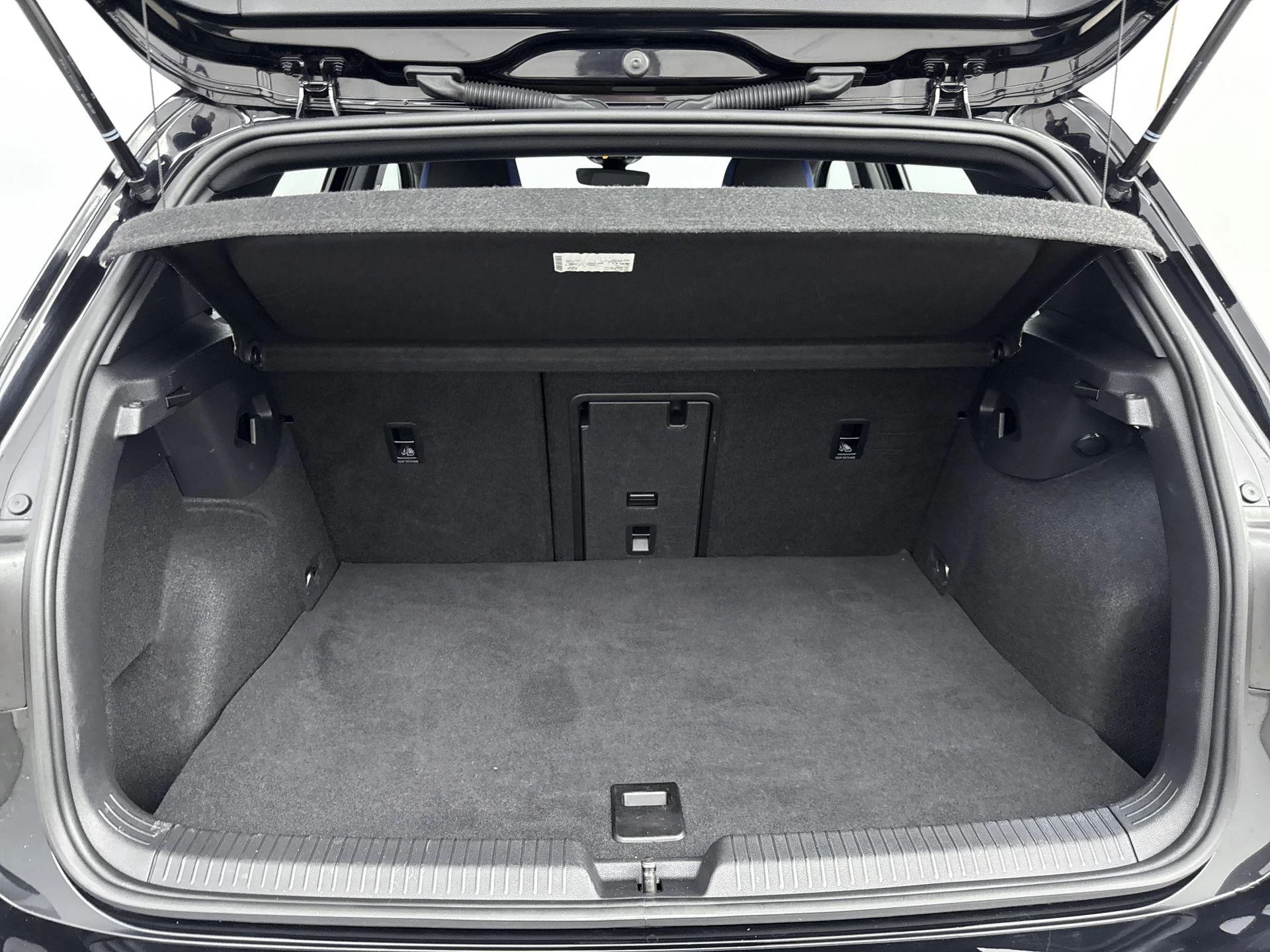 Volkswagen-Golf-image-21