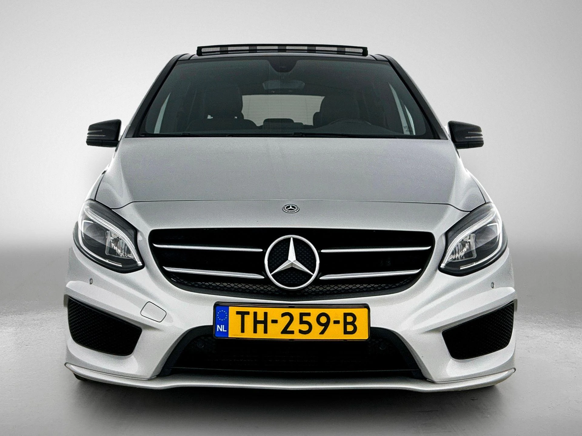 Mercedes-Benz-B-Klasse-image-4