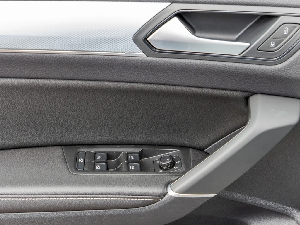 Volkswagen-Touran-image-16