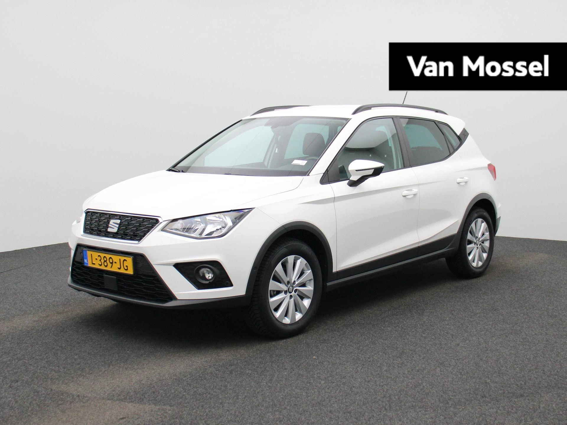 SEAT-Arona-image-0