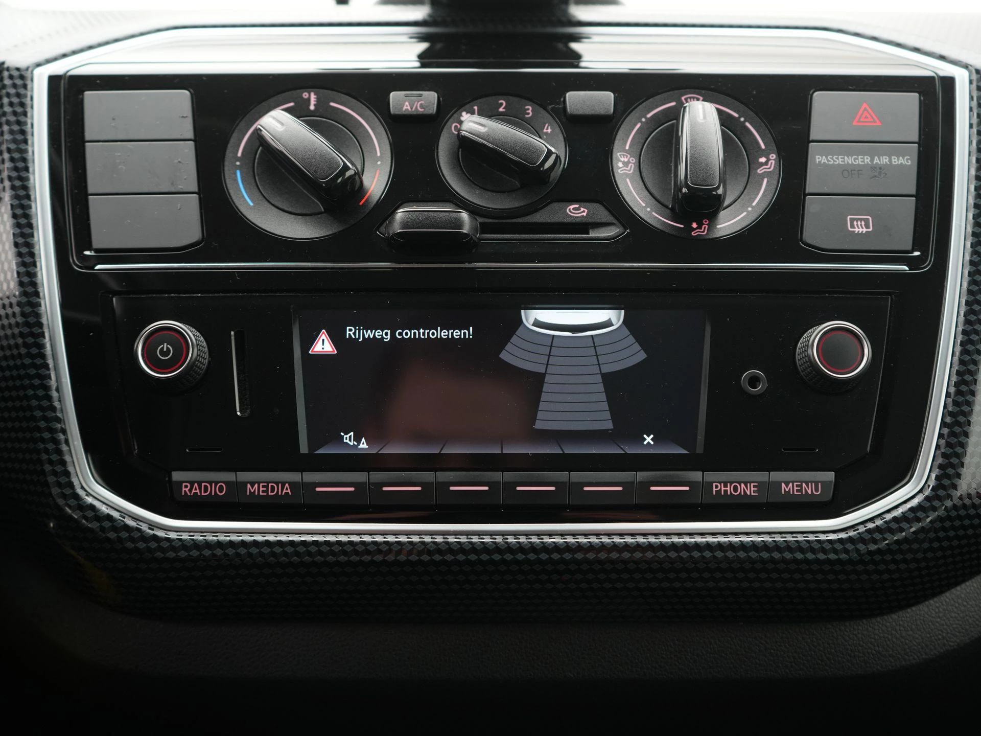 Volkswagen-up!-image-11