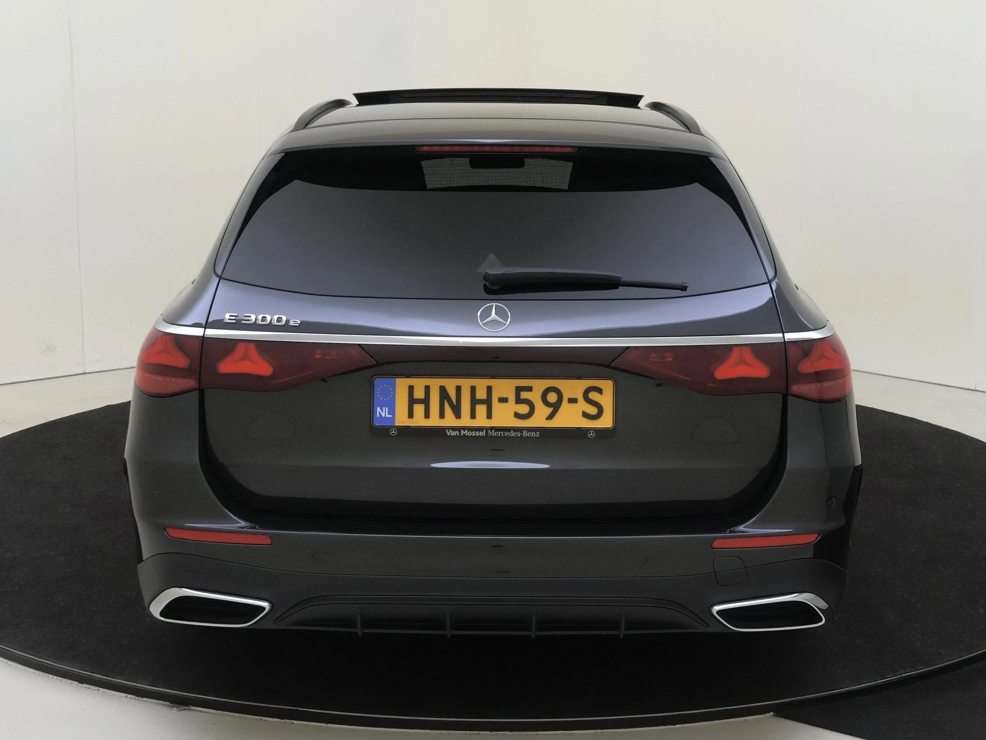 Mercedes-Benz-E-Klasse-image-6