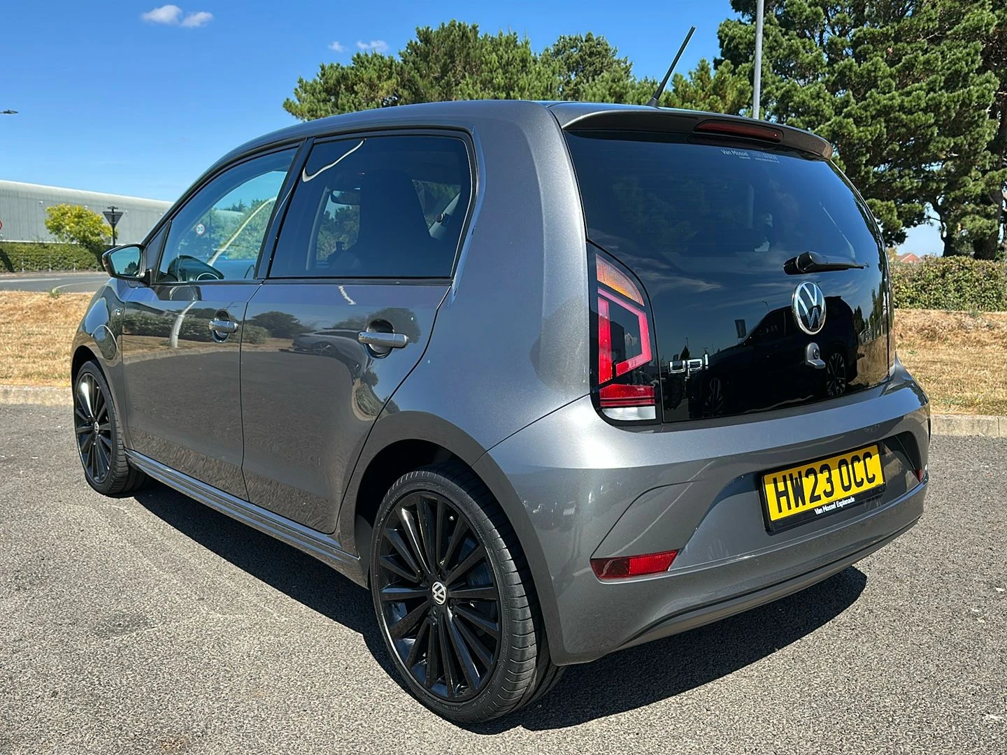Volkswagen-up!-image-2