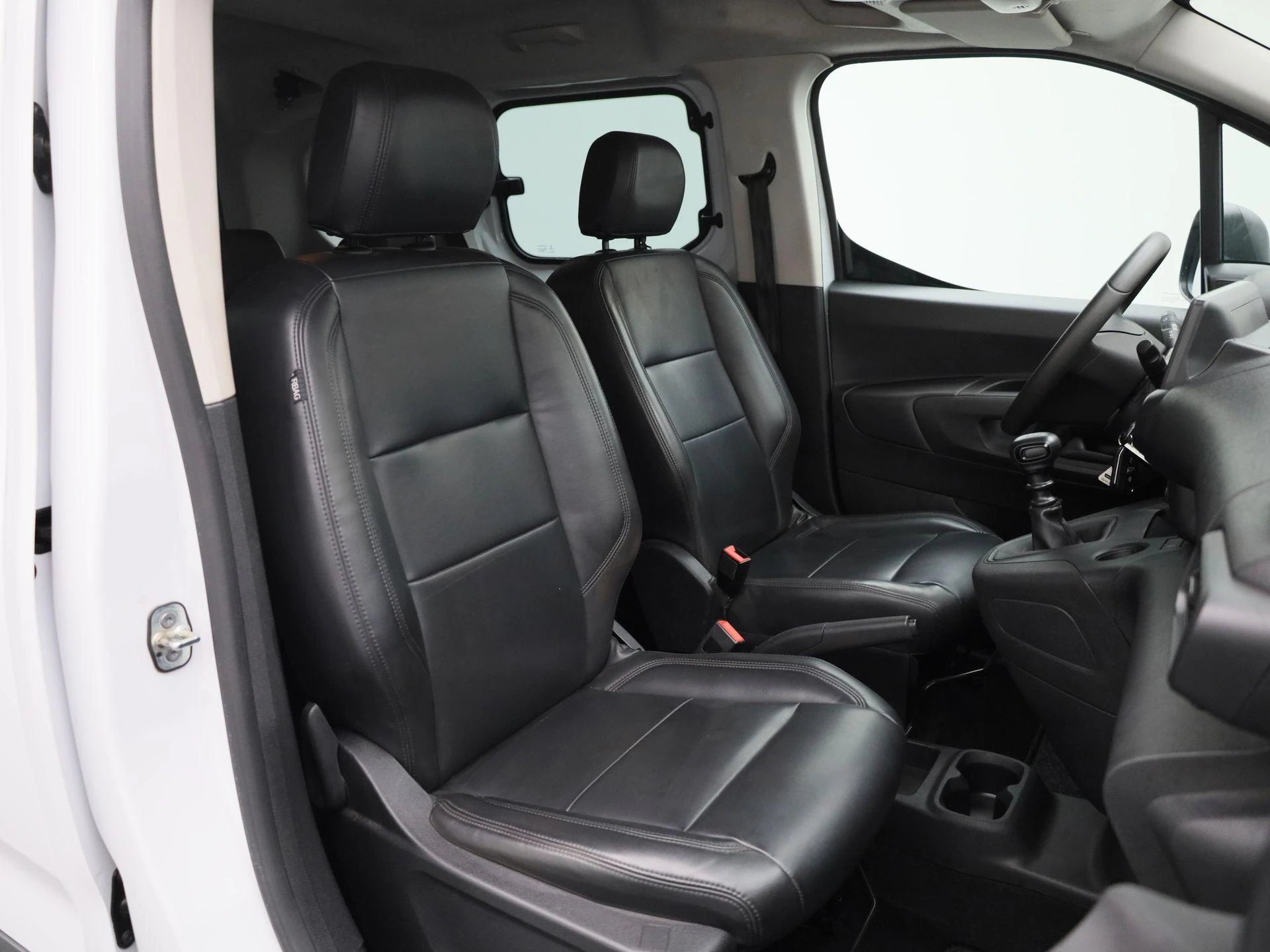 Opel-Combo Life-image-31