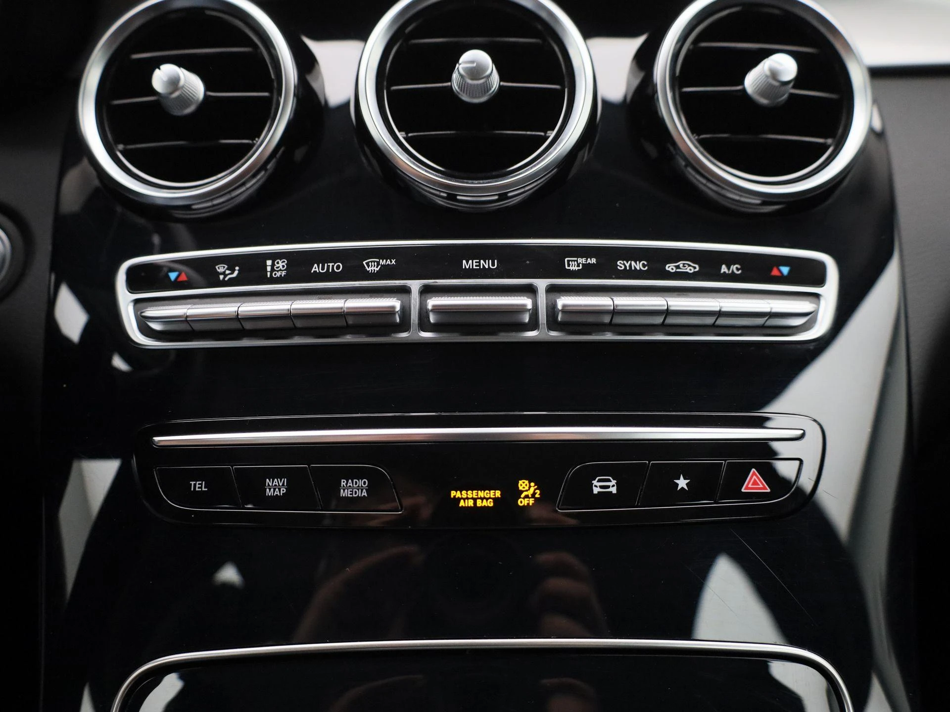 Mercedes-Benz-GLC-image-17