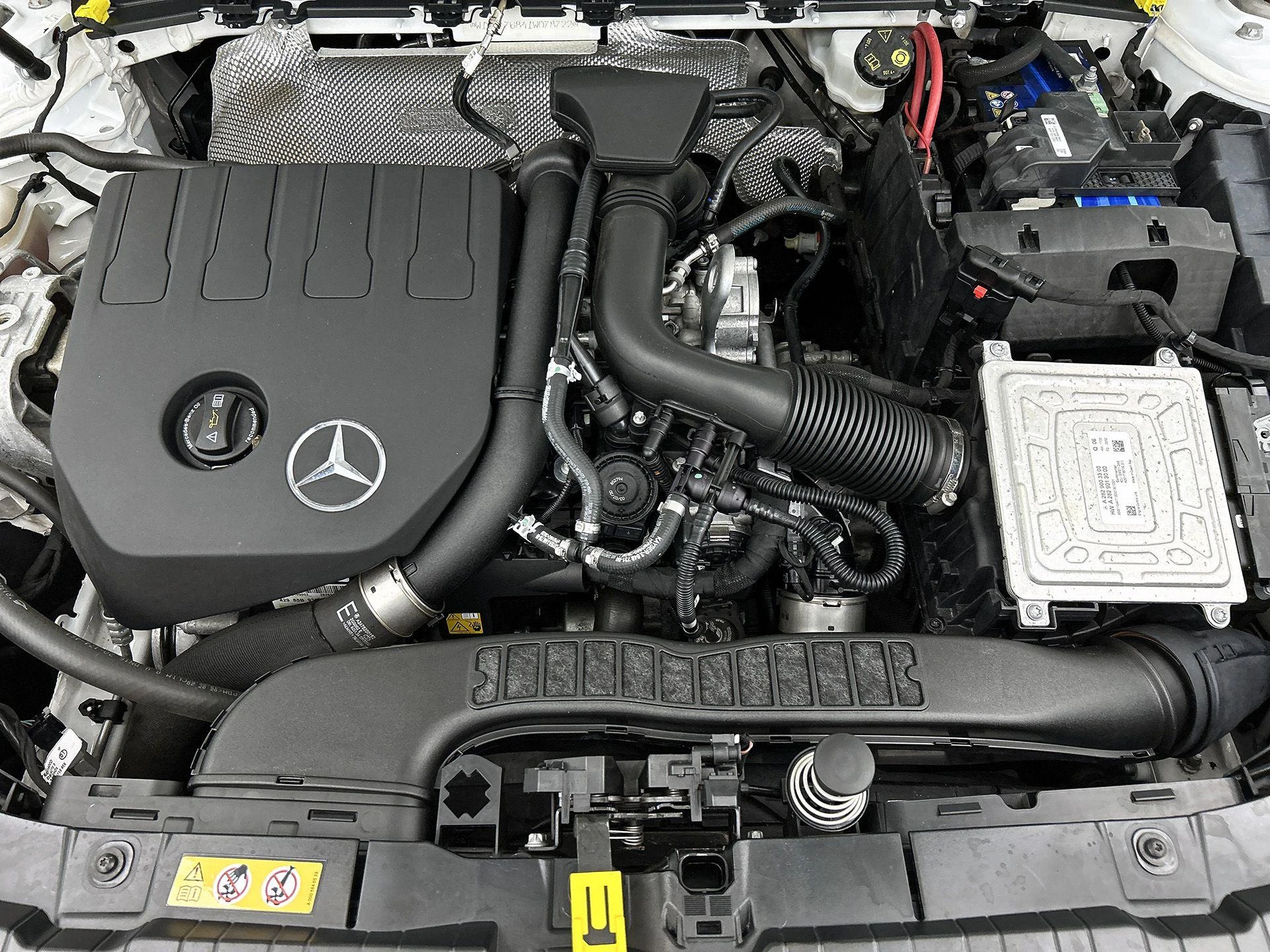 Mercedes-Benz-GLB-image-28