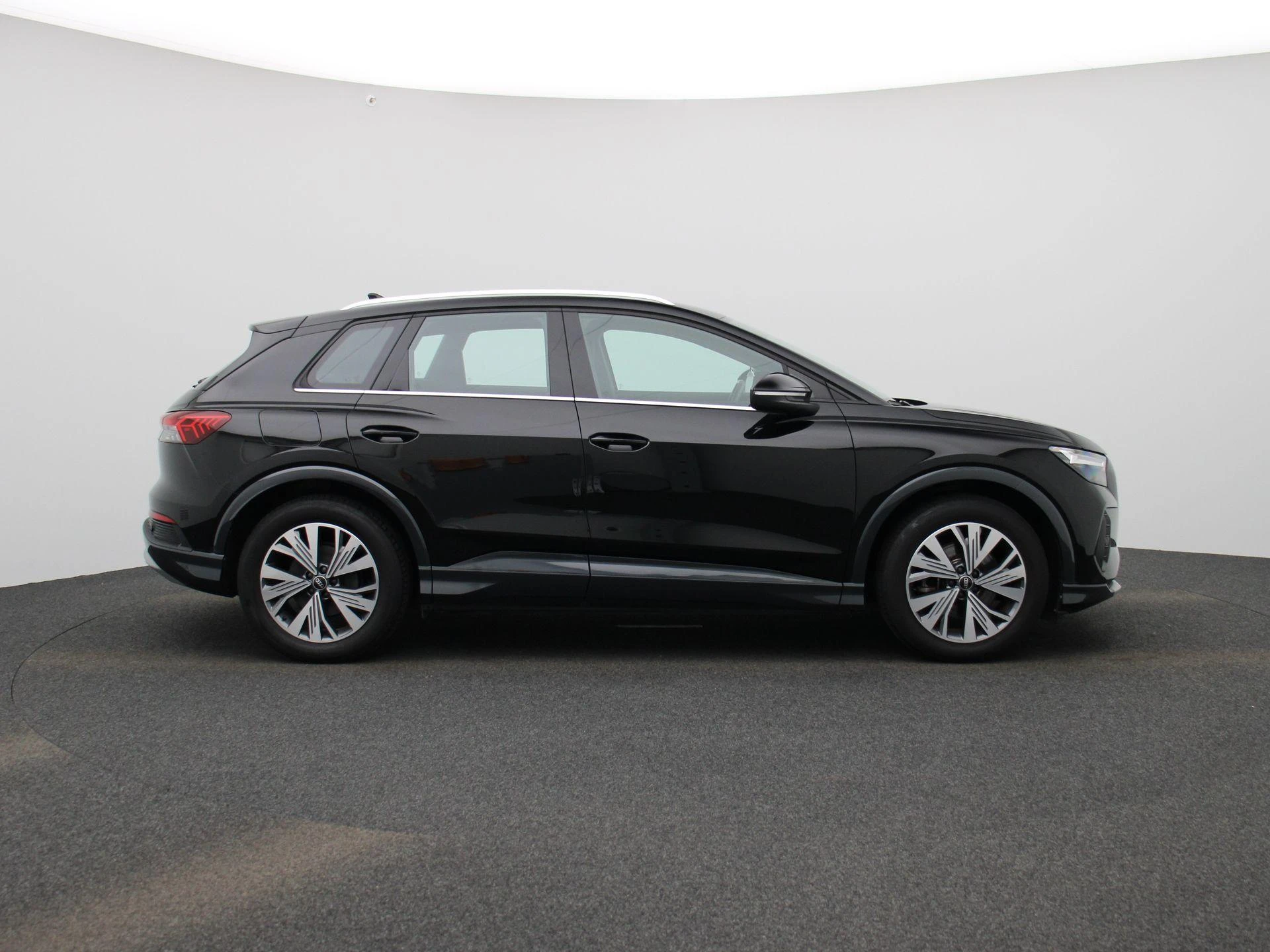 Audi-Q4 e-tron-image-6