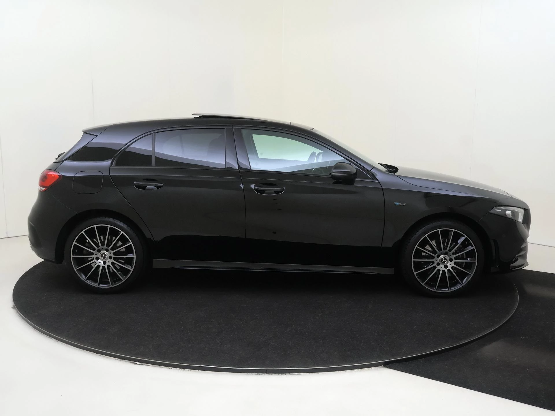 Mercedes-Benz-A-Klasse-image-8
