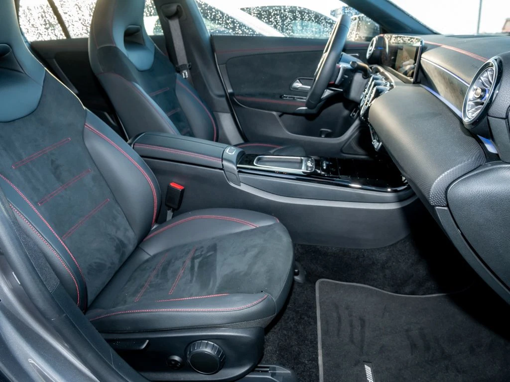 Mercedes-Benz-CLA 200-image-10