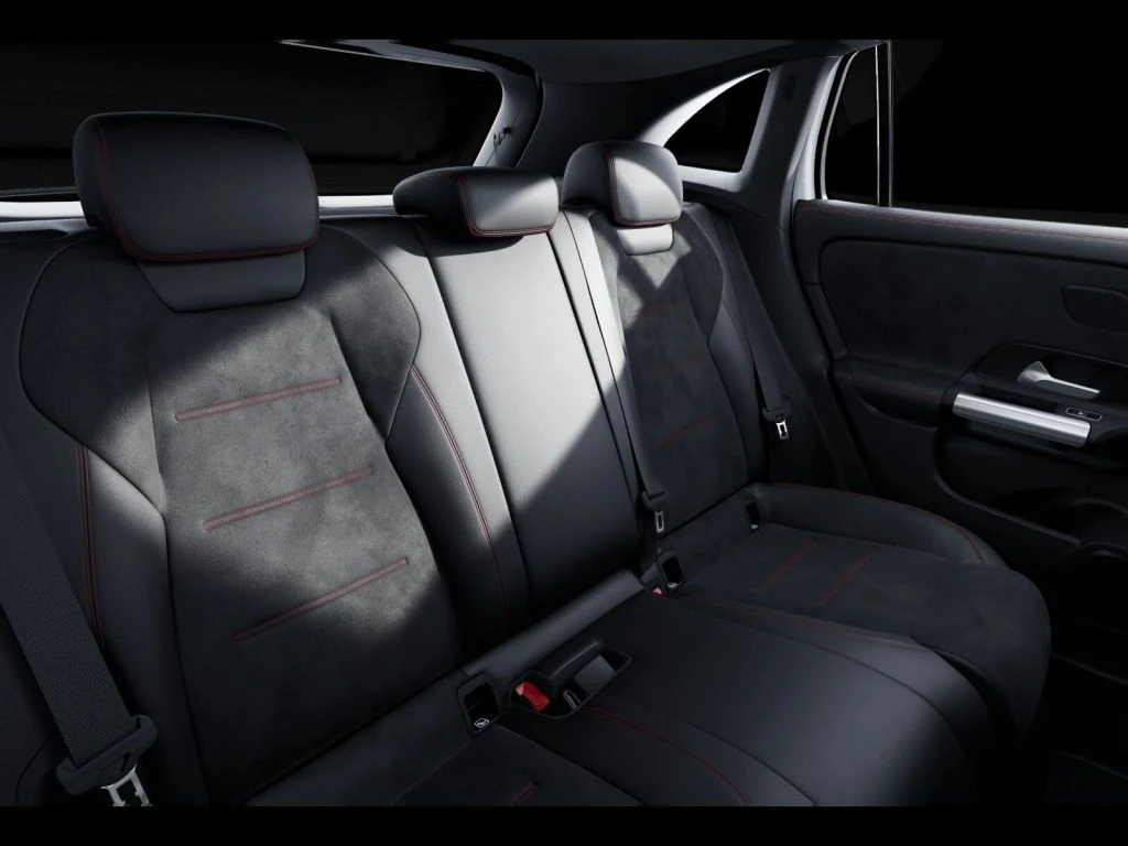 Mercedes-Benz-GLA 220 d-image-11