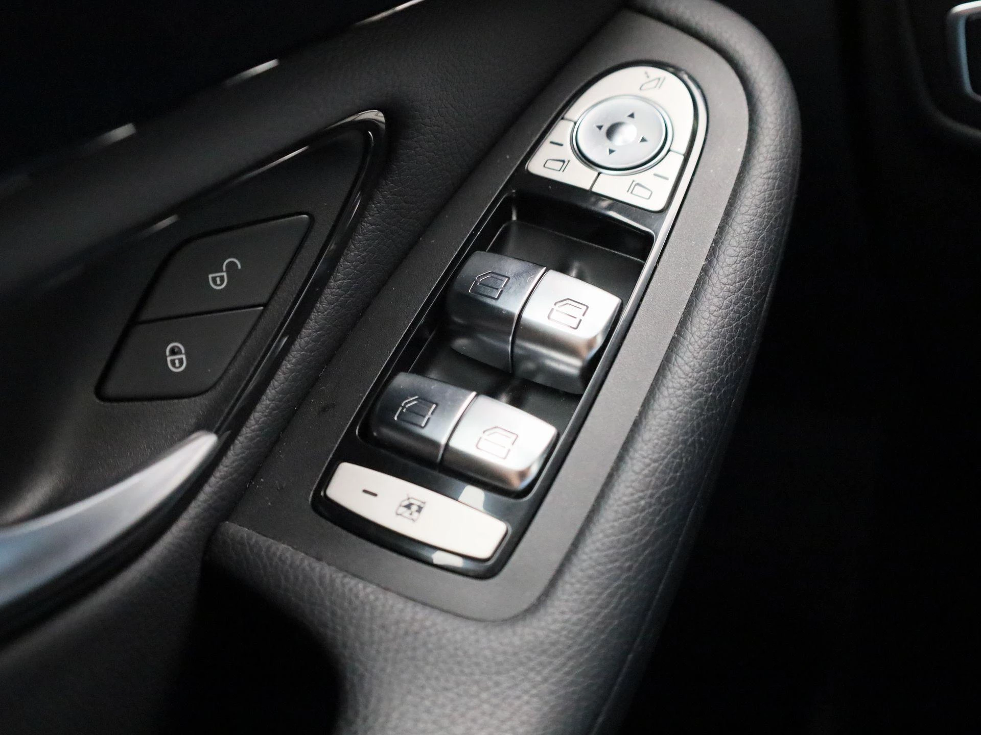 Mercedes-Benz-GLC-image-29